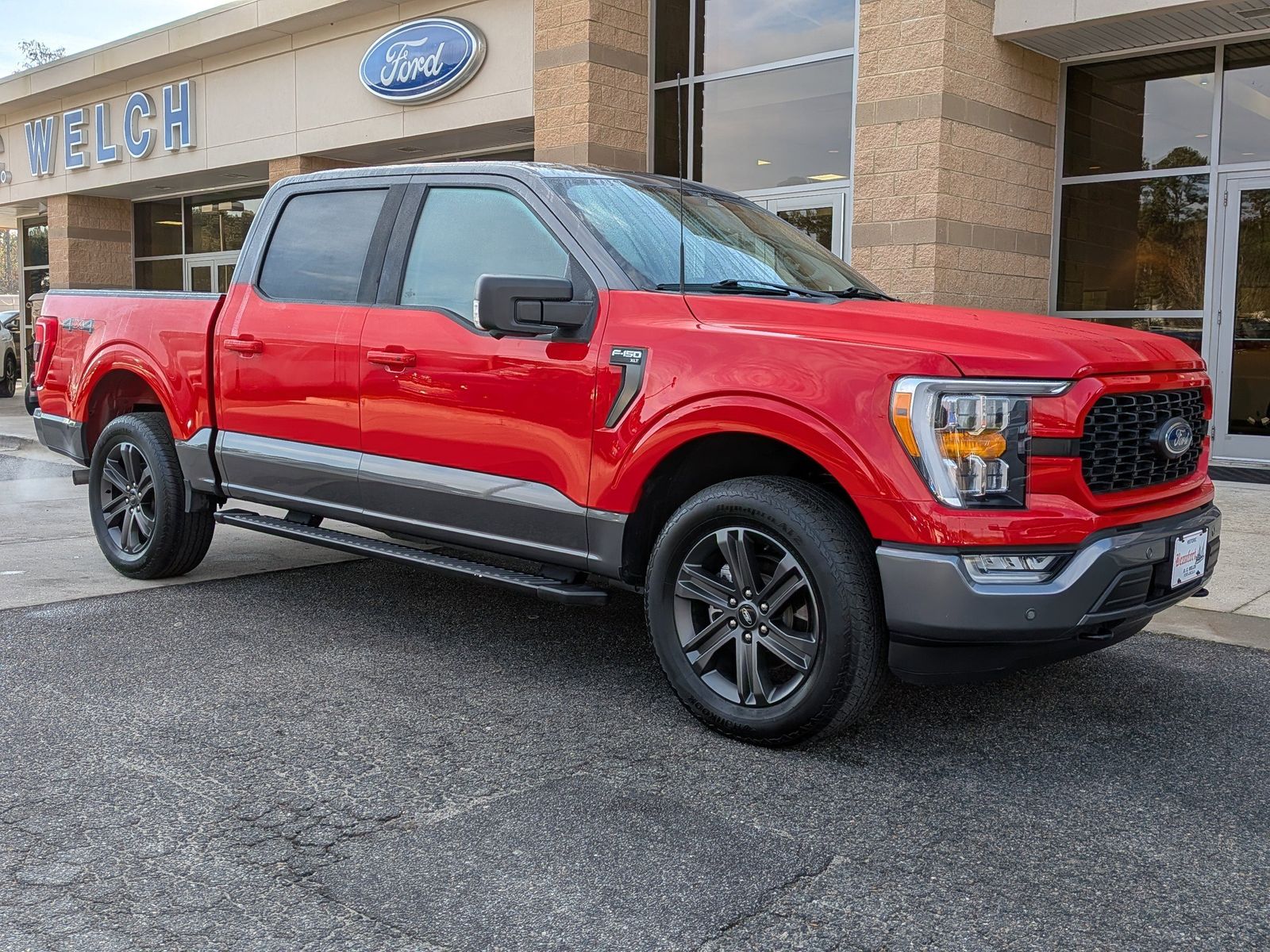 2023 Ford F-150 XLT photo 2
