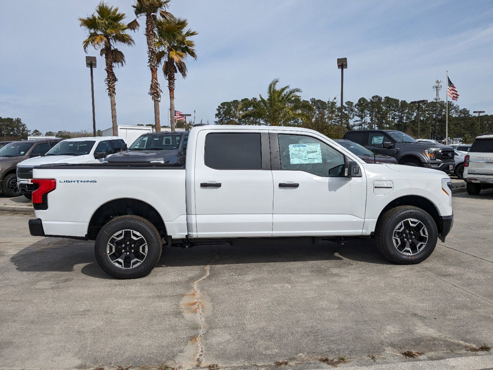 2023 Ford F-150 Lightning photo 3