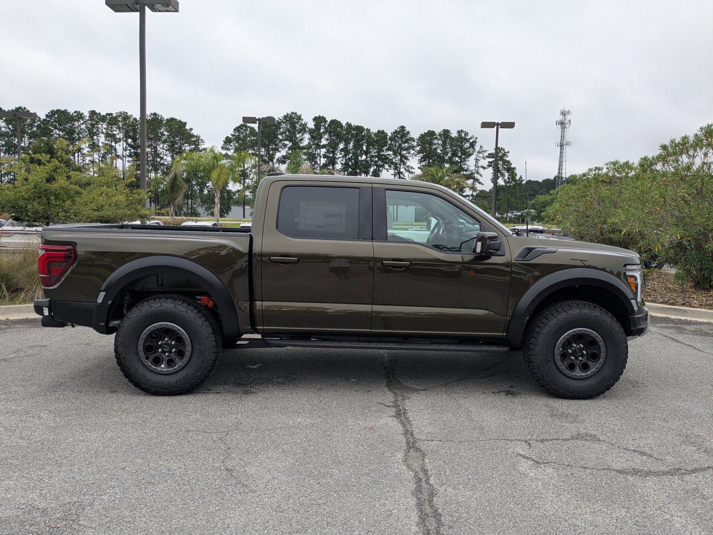 2025 Ford F-150 Raptor photo 3