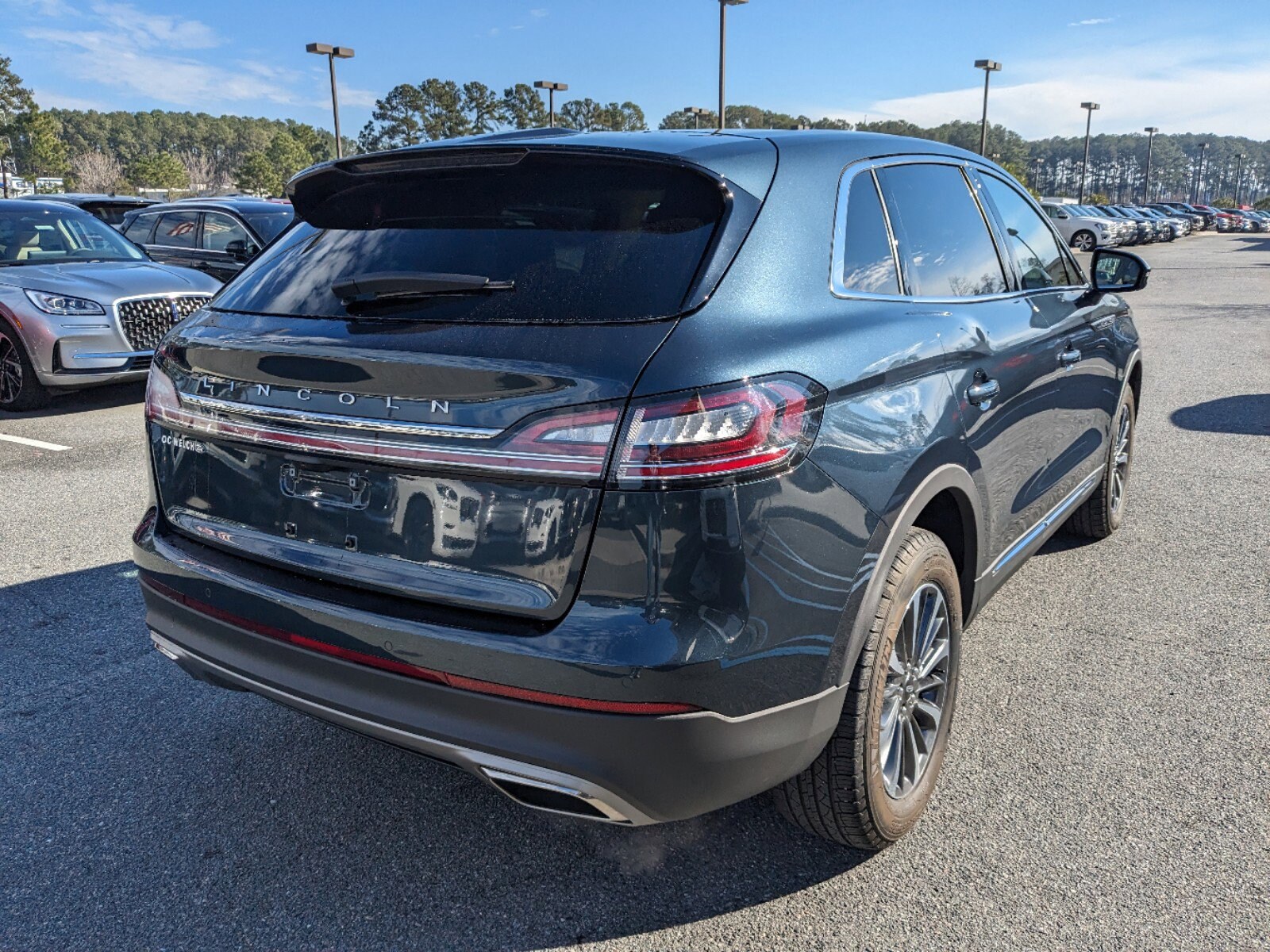 2023 Lincoln Nautilus Standard photo 2