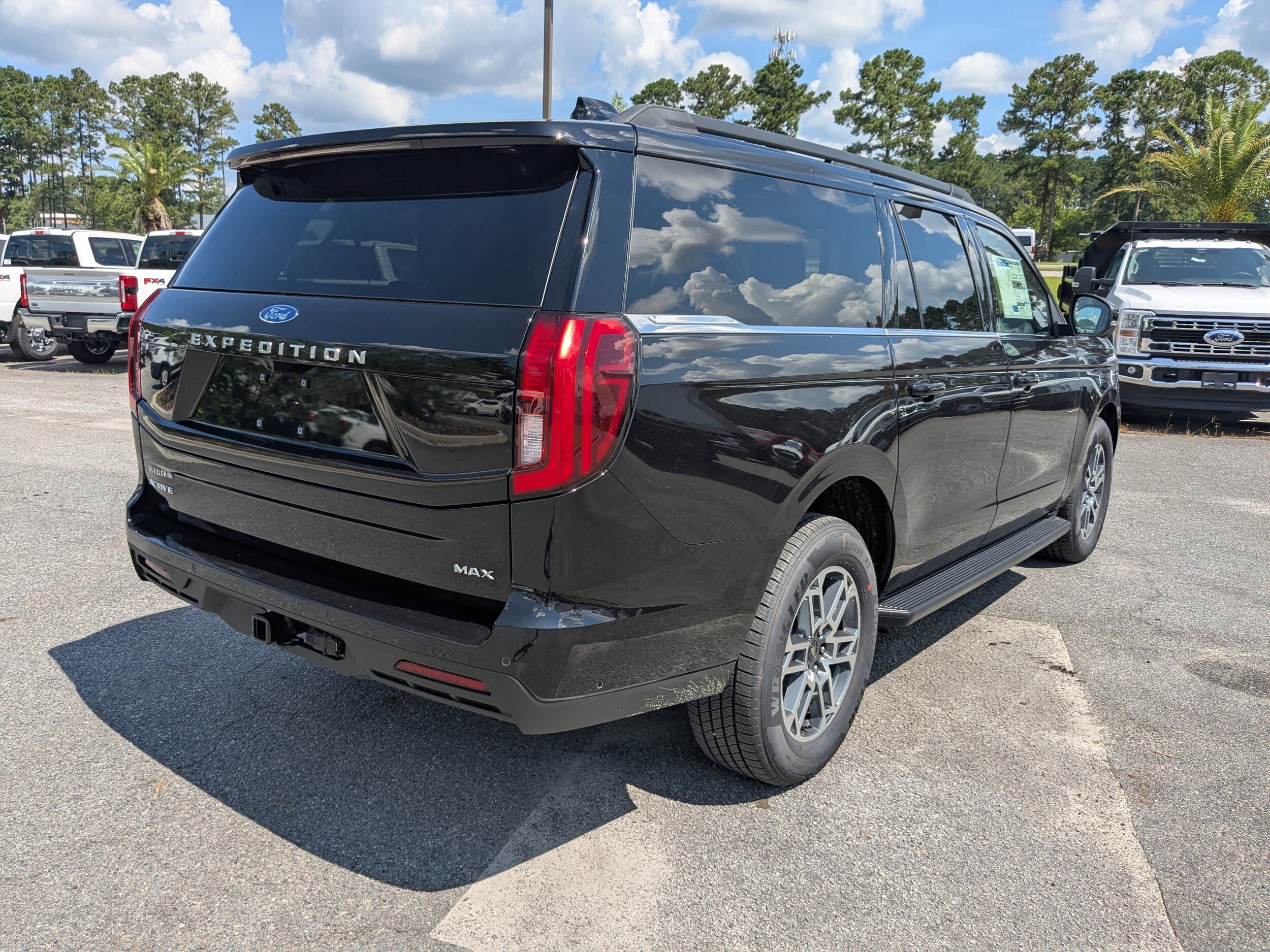 2025 Ford Expedition MAX photo 2