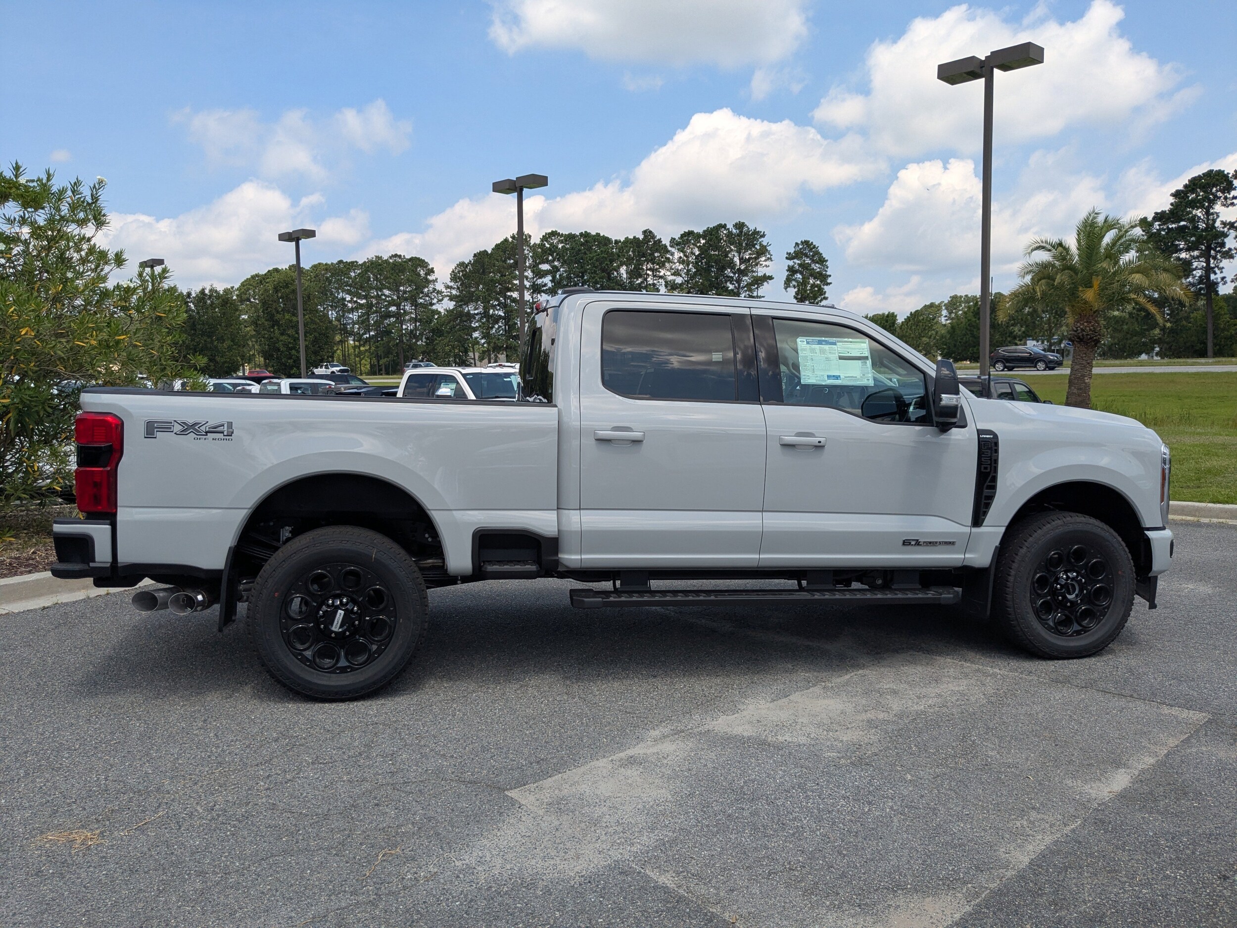 2025 Ford F-350 Lariat photo 3