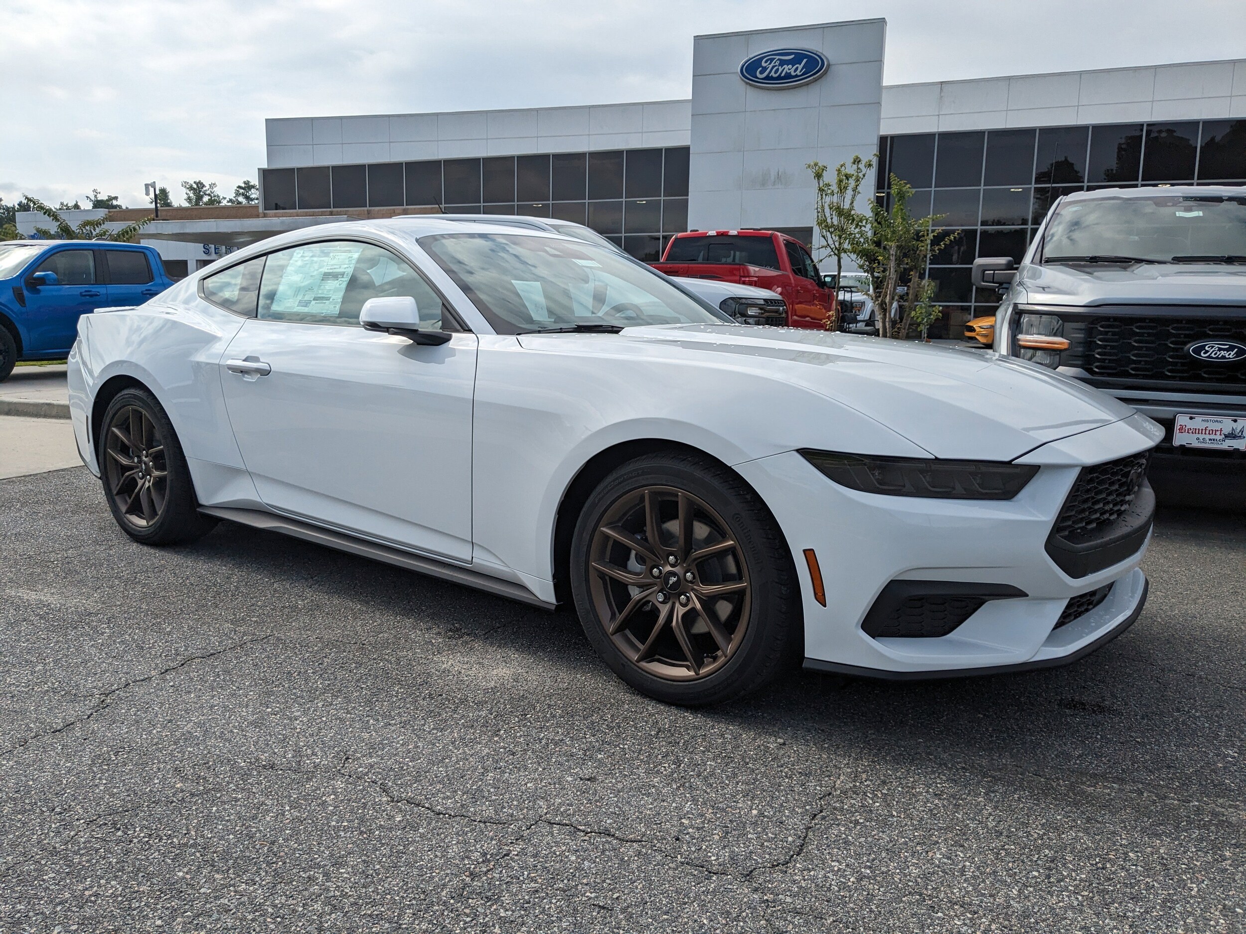 2025 Ford Mustang EcoBoost Premium photo 2