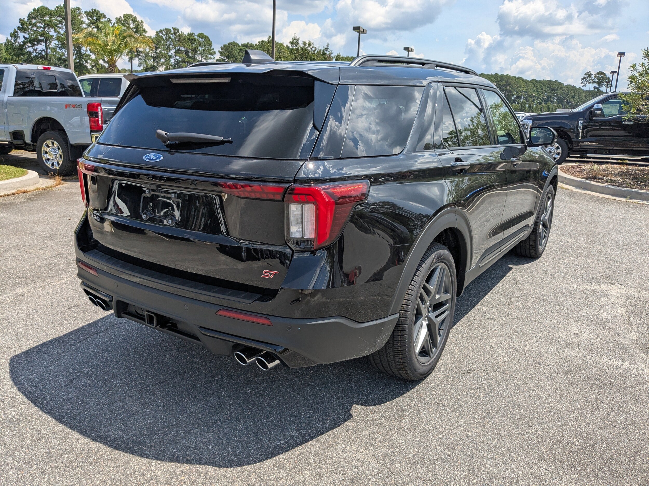 2025 Ford Explorer ST photo 2