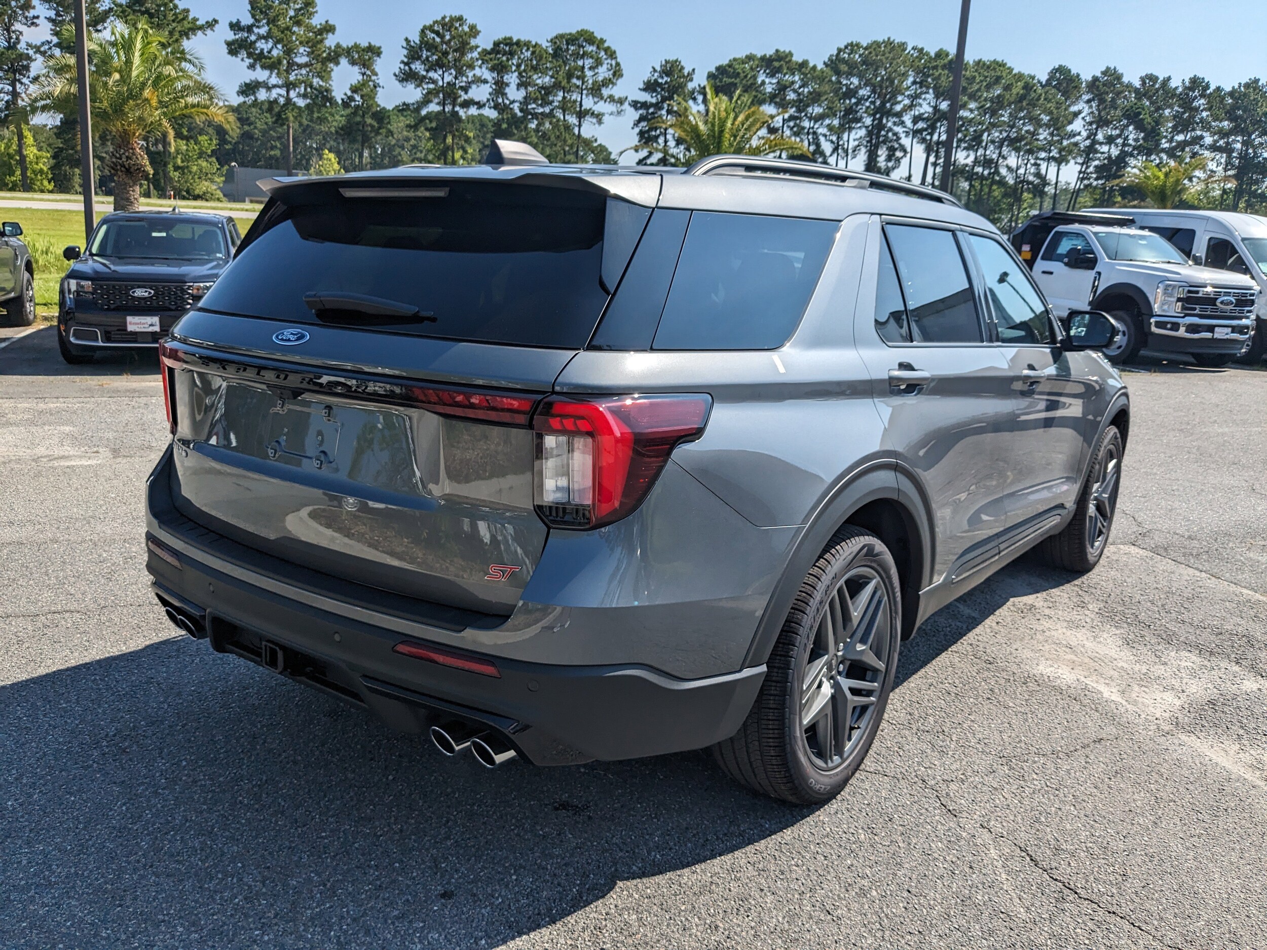 2025 Ford Explorer ST photo 3
