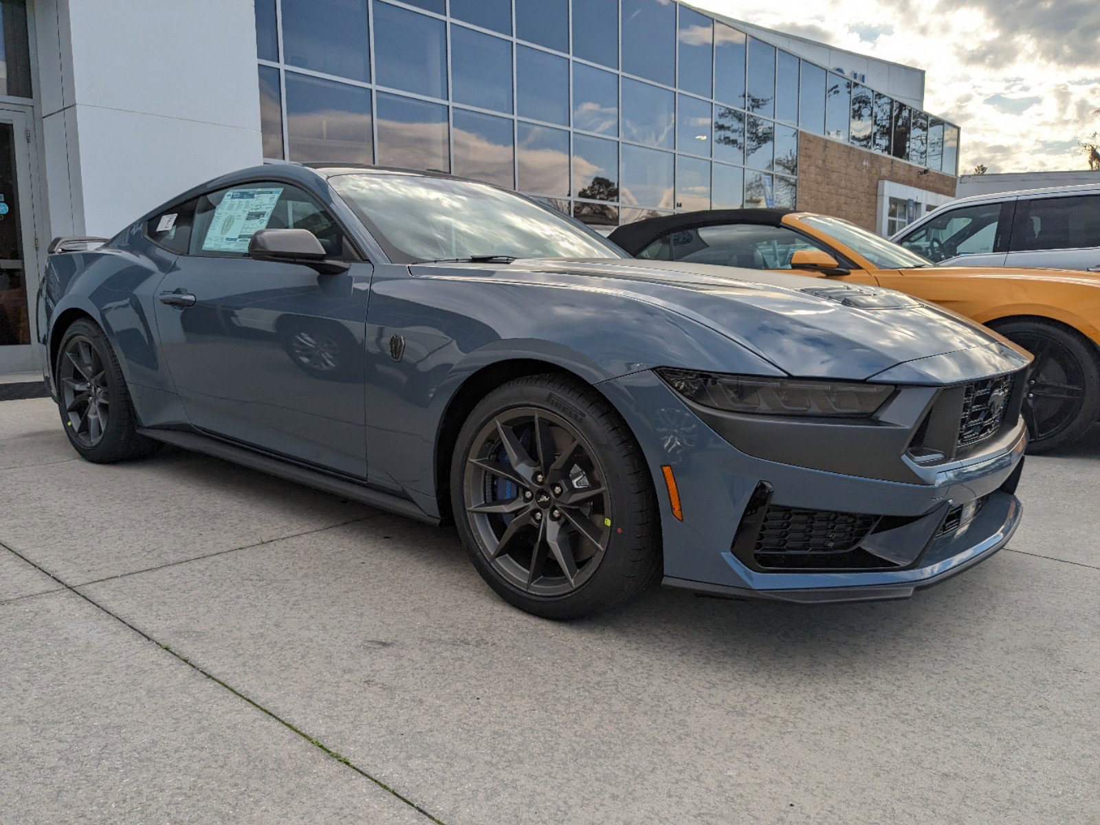 2025 Ford Mustang Dark Horse Deluxe photo 2