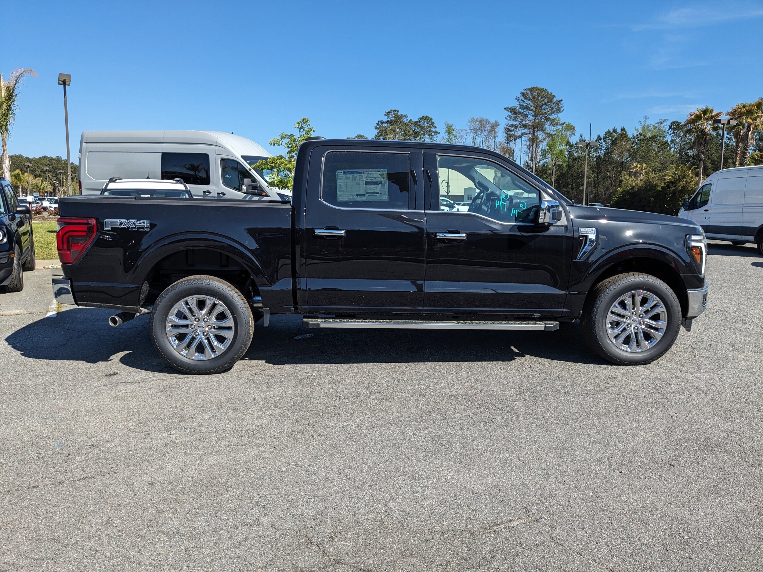 2025 Ford F-150 Lariat photo 3