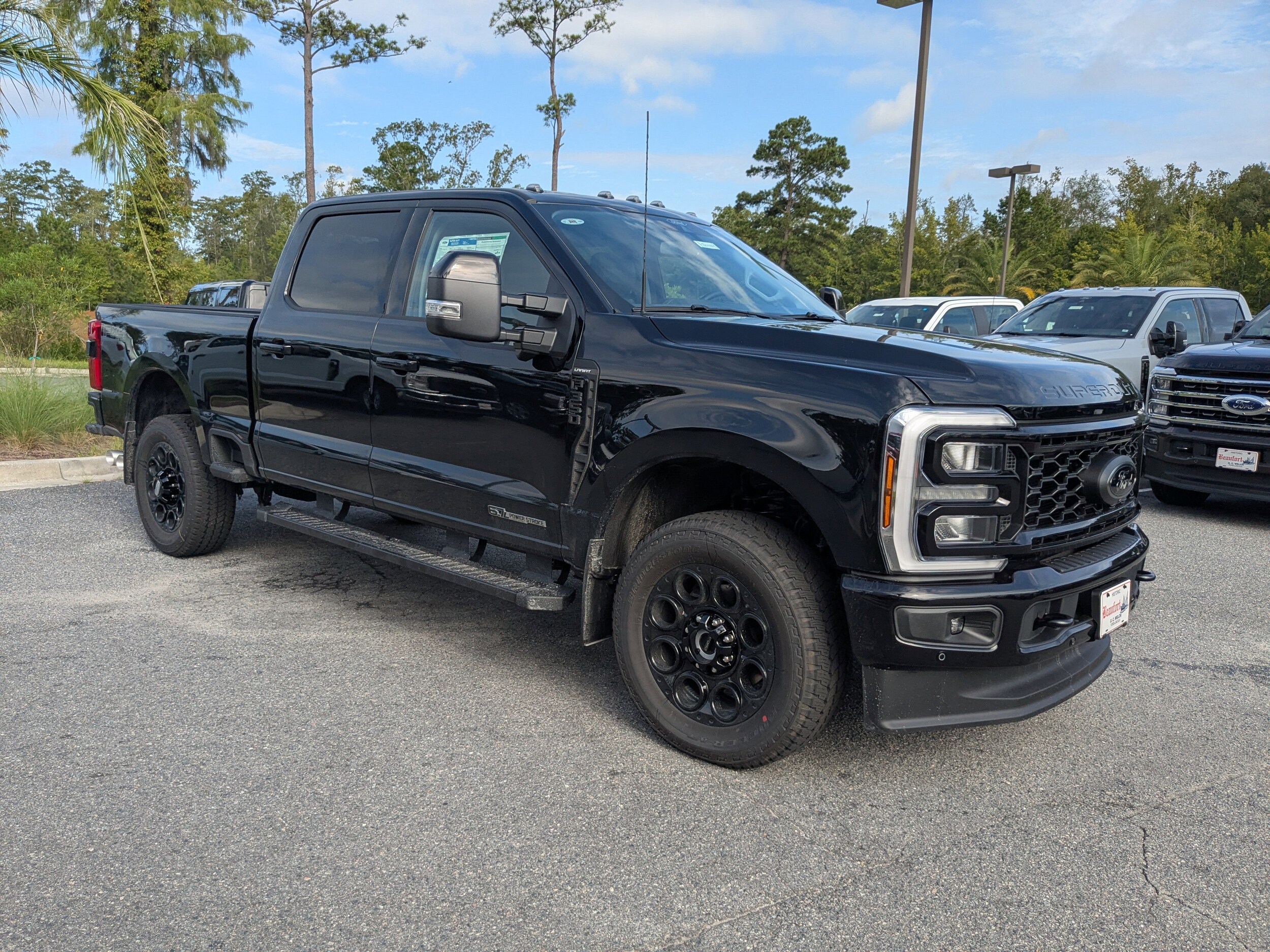2025 Ford F-350 Lariat photo 2