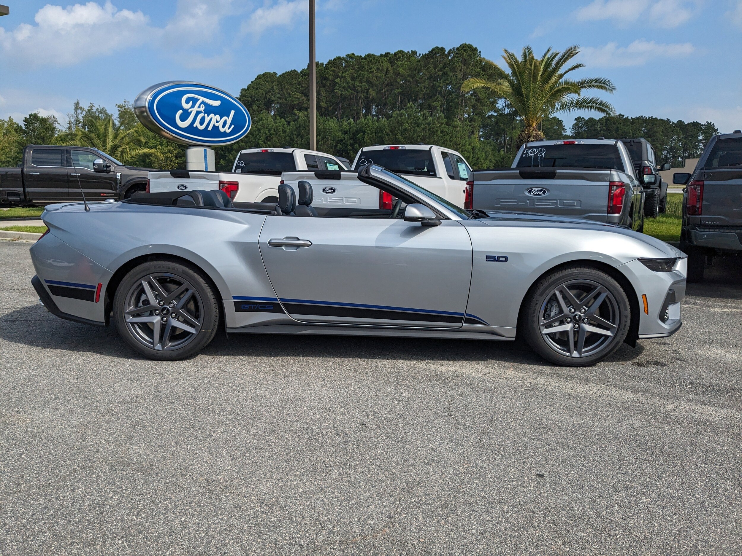 2025 Ford Mustang GT Premium Convertible photo 2