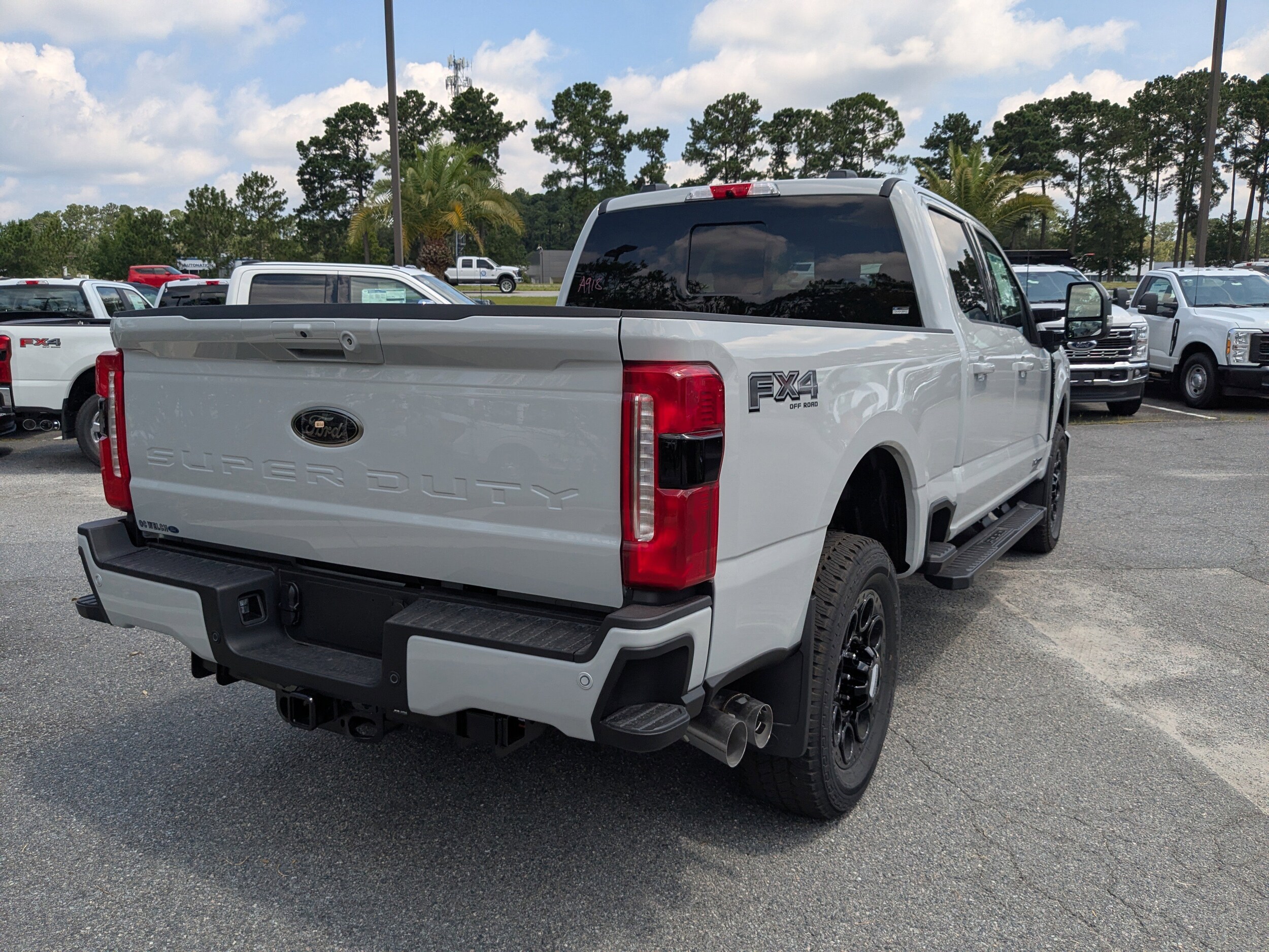 2025 Ford F-350 Lariat photo 4