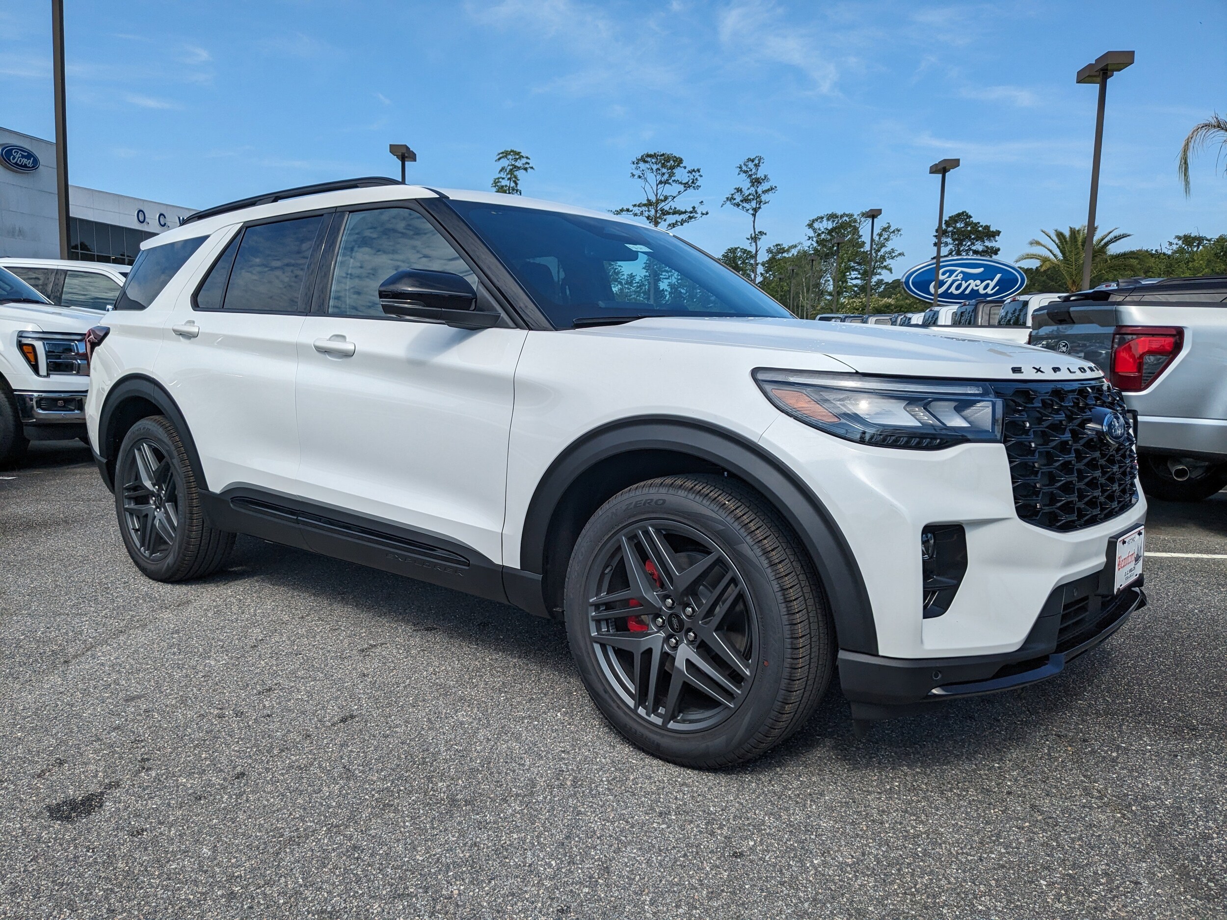 2025 Ford Explorer ST photo 2