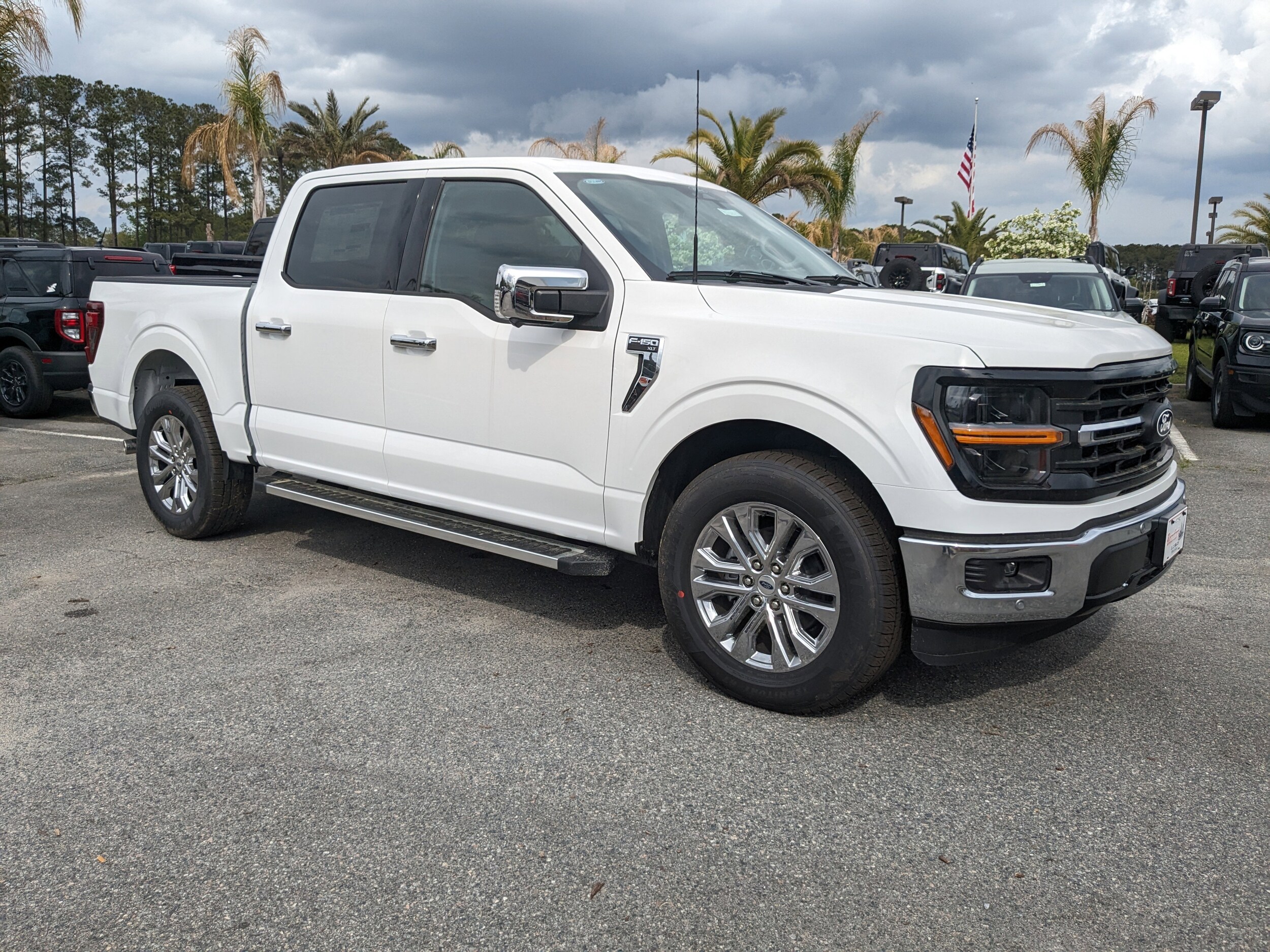 2025 Ford F-150 XLT photo 2