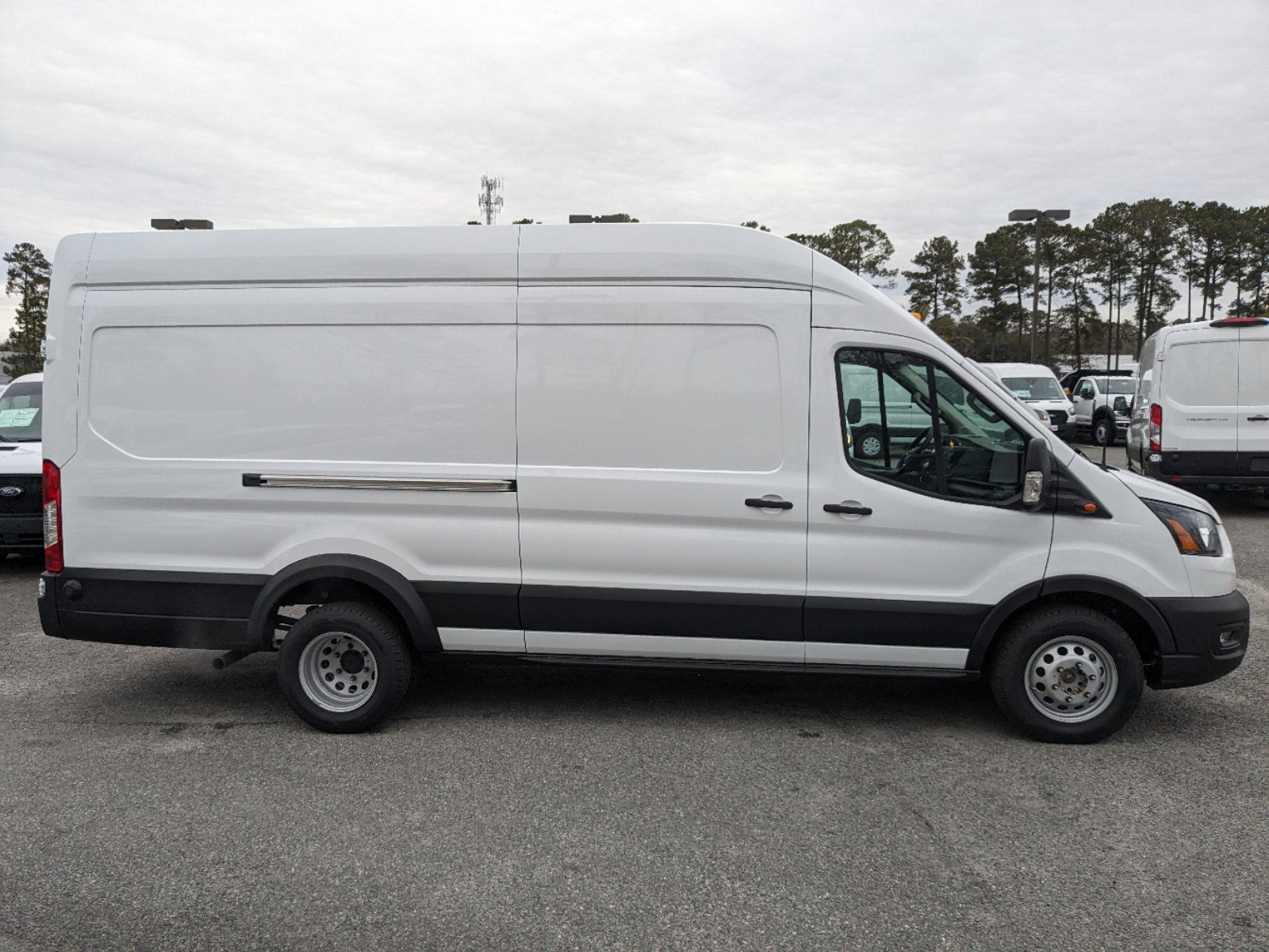 2024 Ford Transit photo 3