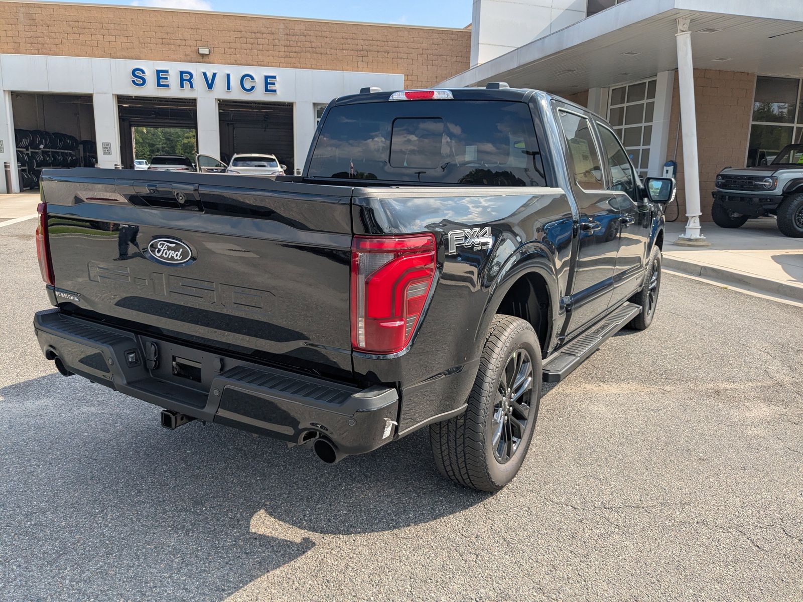 2025 Ford F-150 Lariat photo 3
