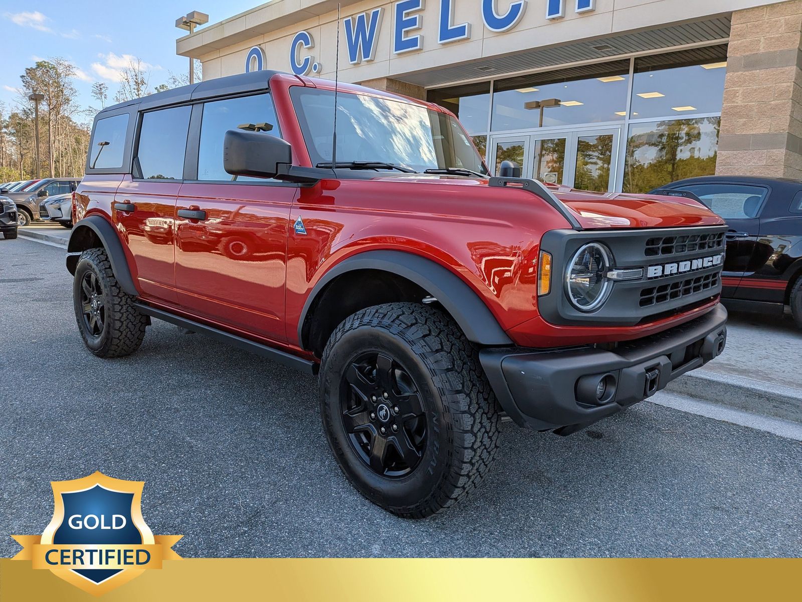 2022 Ford Bronco 4-Door Black Diamond's photo