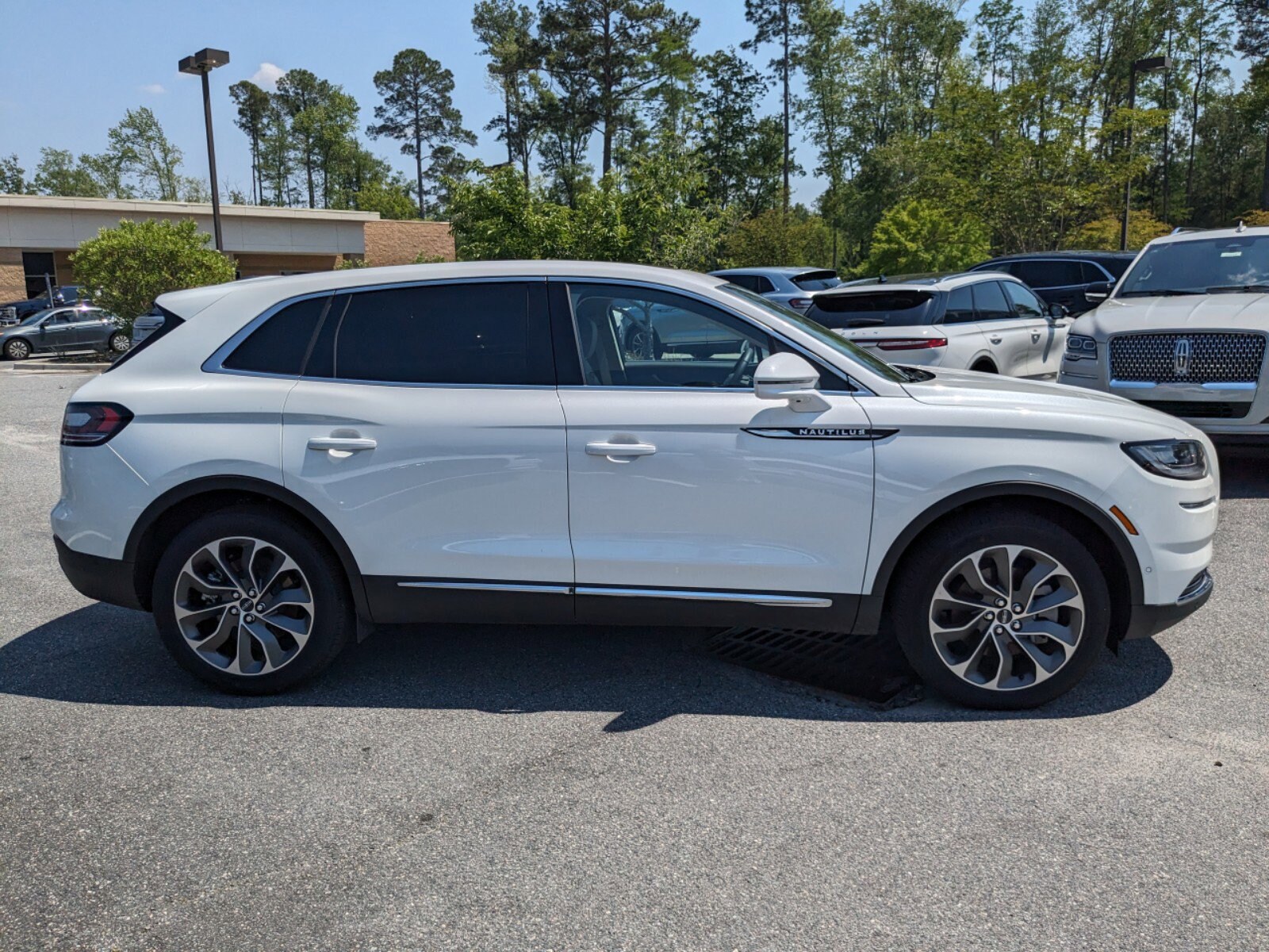 2023 Lincoln Nautilus Reserve photo 3