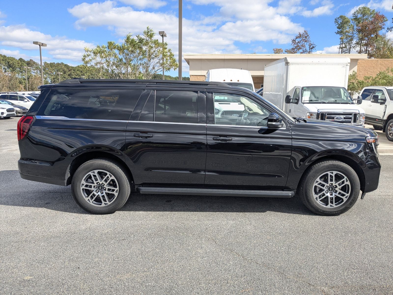 2025 Ford Expedition MAX photo 3