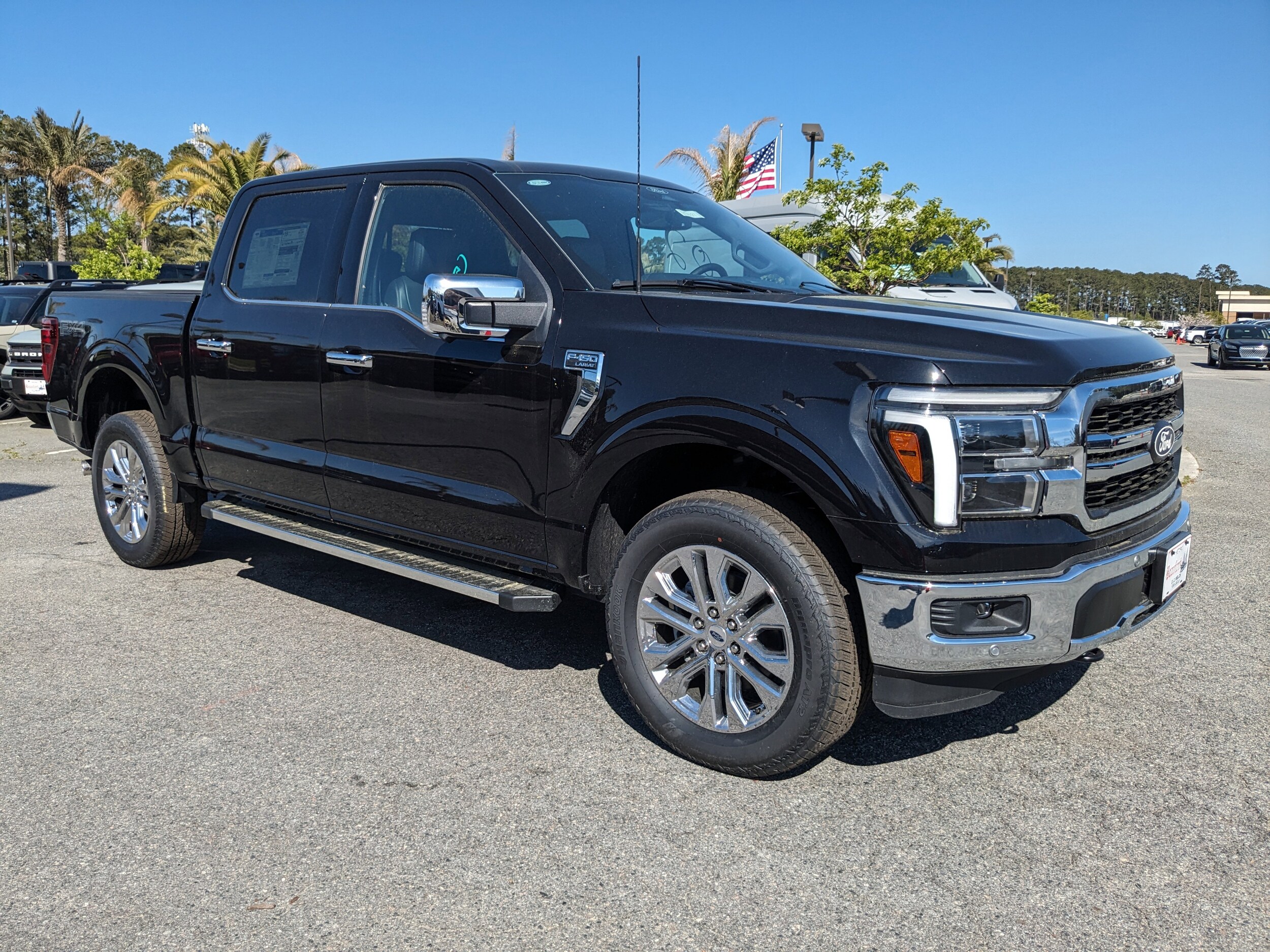 2025 Ford F-150 Lariat photo 2