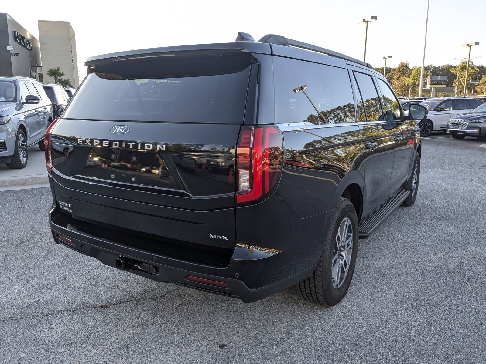 2025 Ford Expedition MAX photo 4