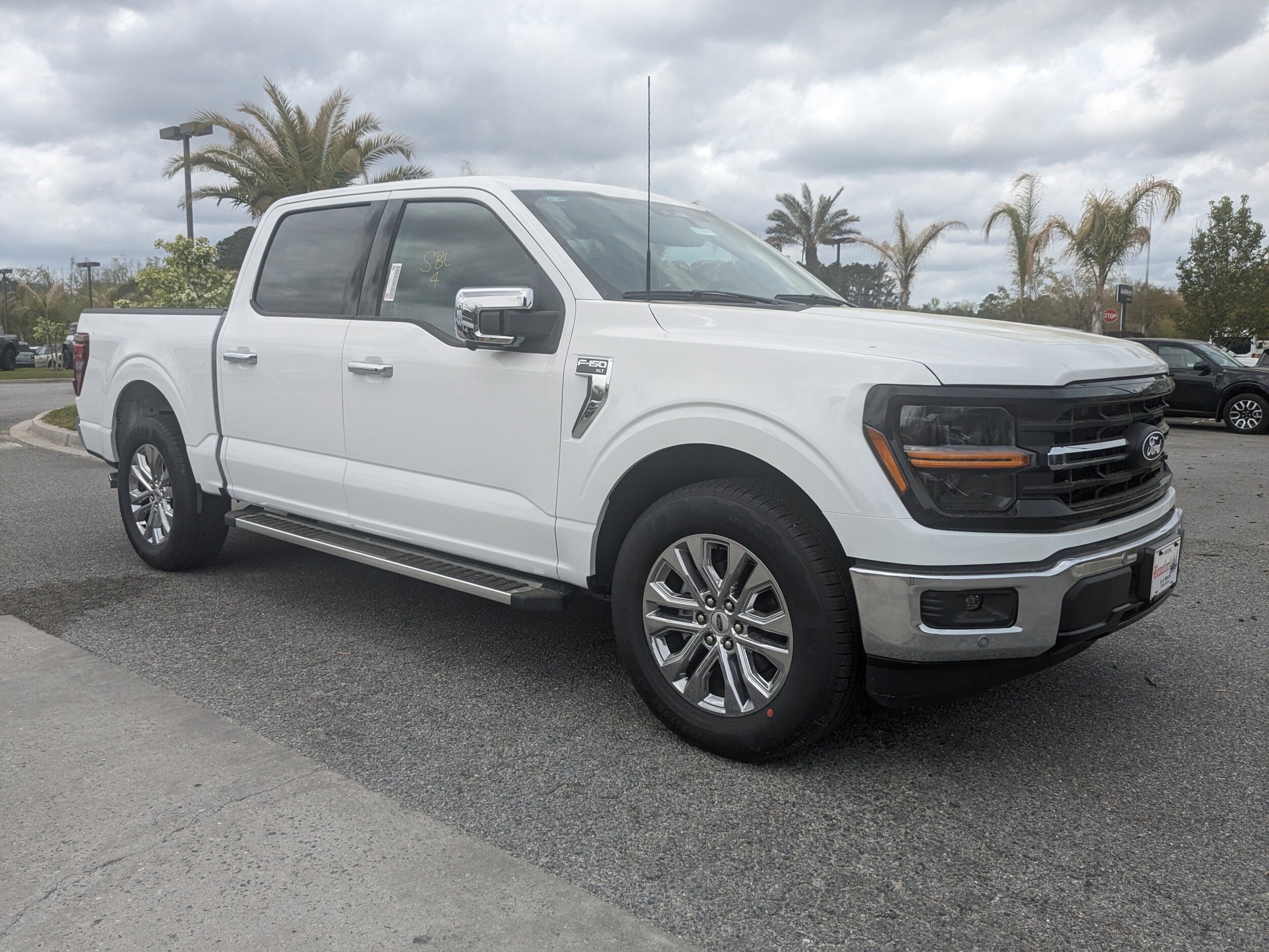 2025 Ford F-150 XLT photo 2