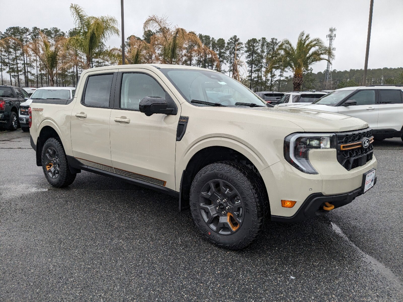 2025 Ford Maverick Tremor photo 2