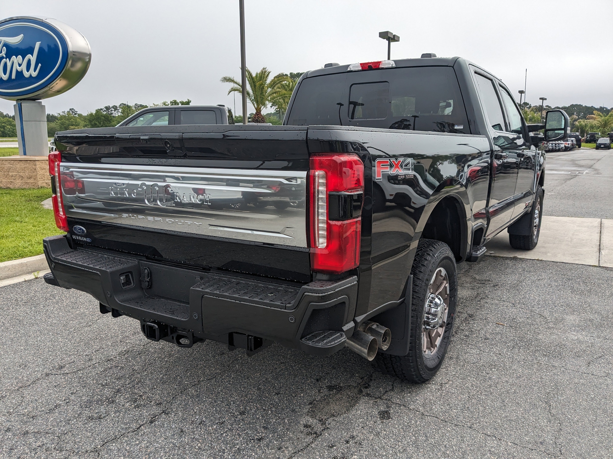 2025 Ford F-350 King Ranch photo 3