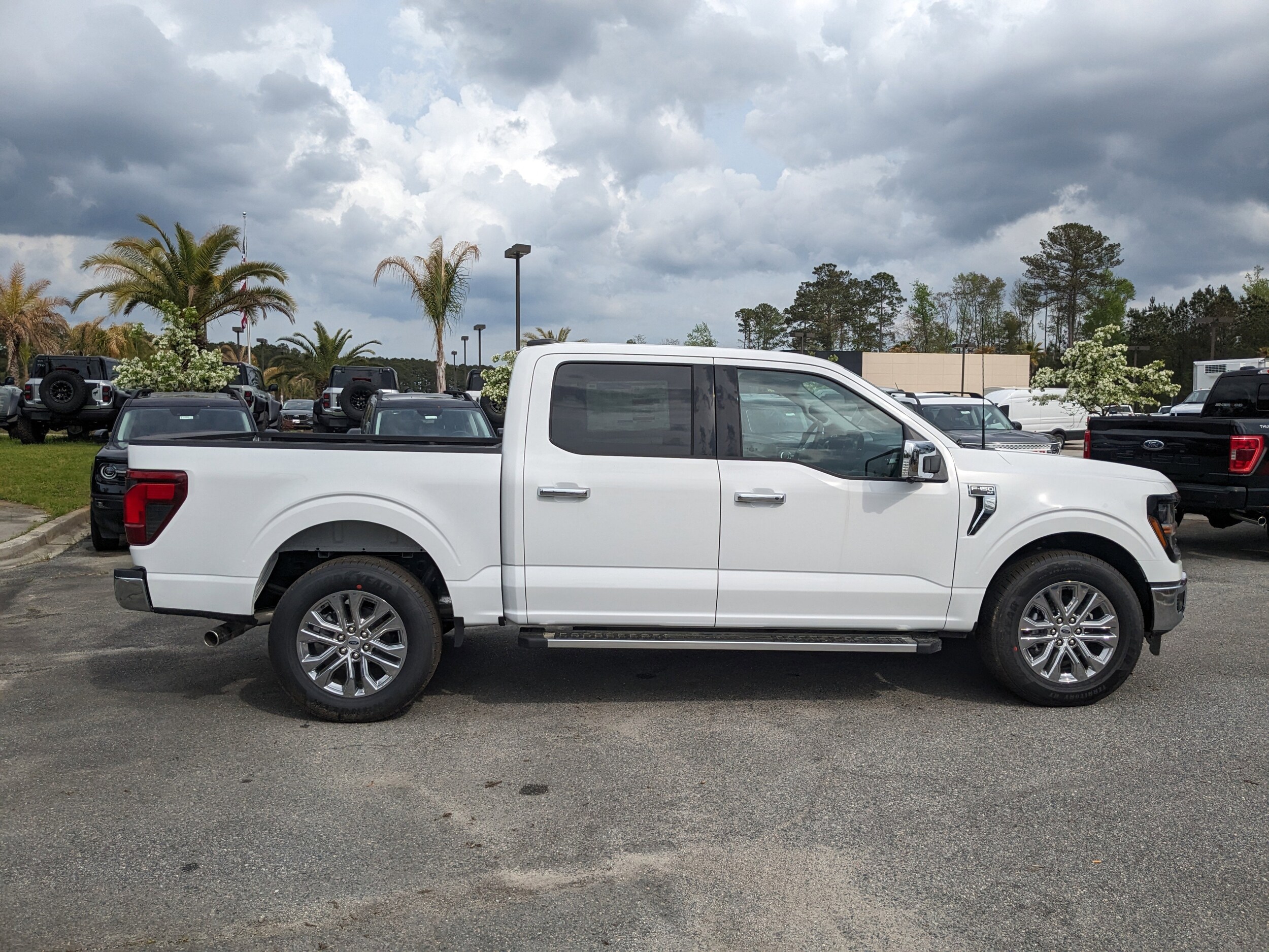 2025 Ford F-150 XLT photo 3
