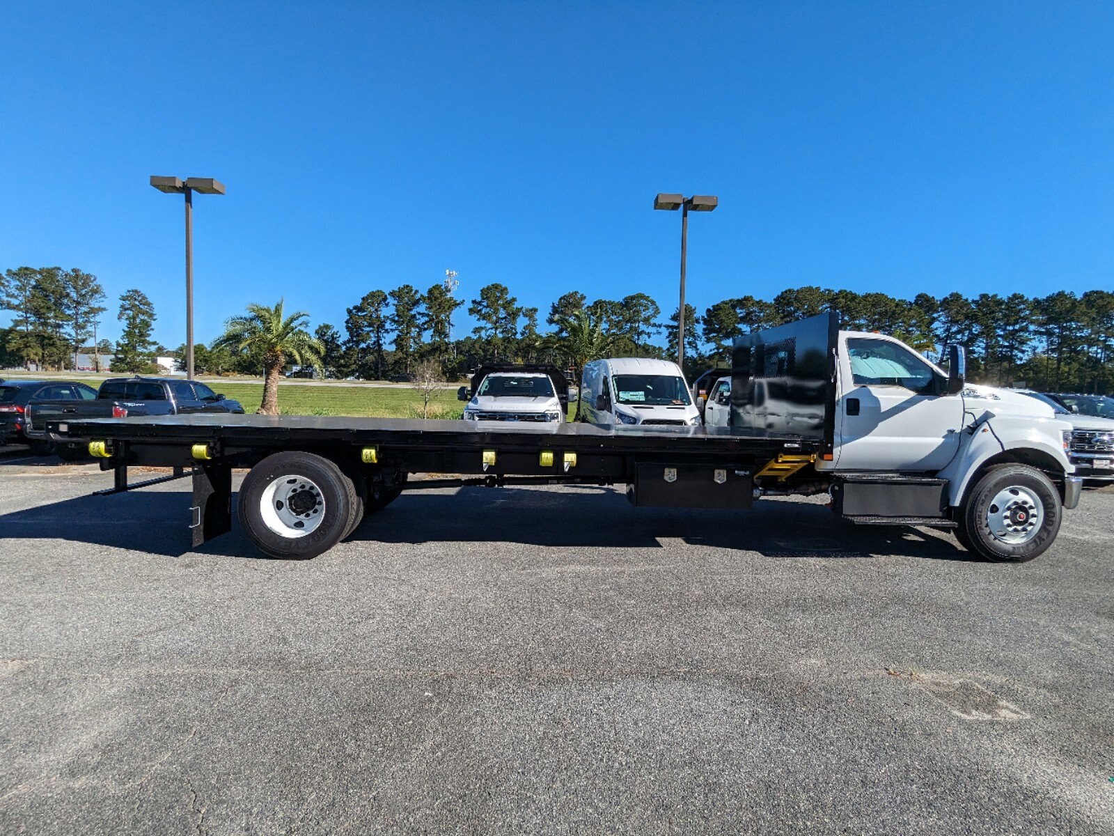 2025 Ford F-750 Base photo 3