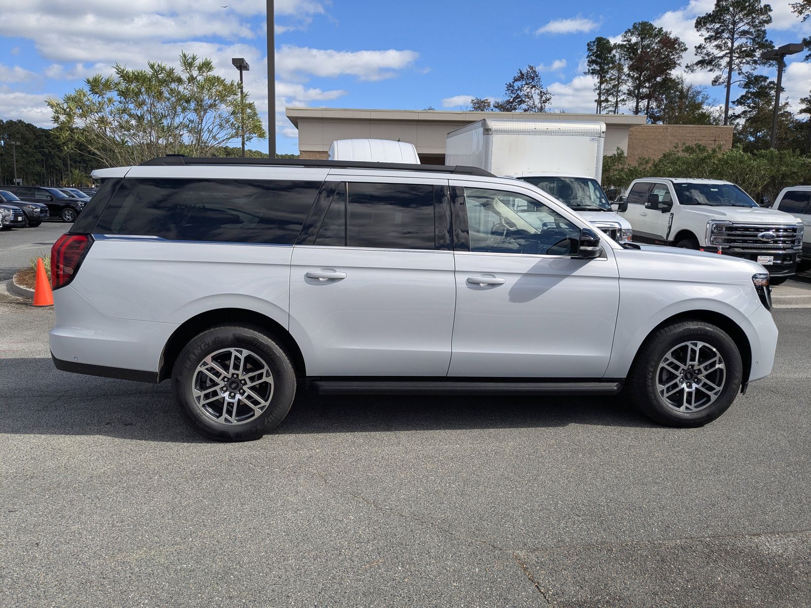 2025 Ford Expedition MAX photo 3