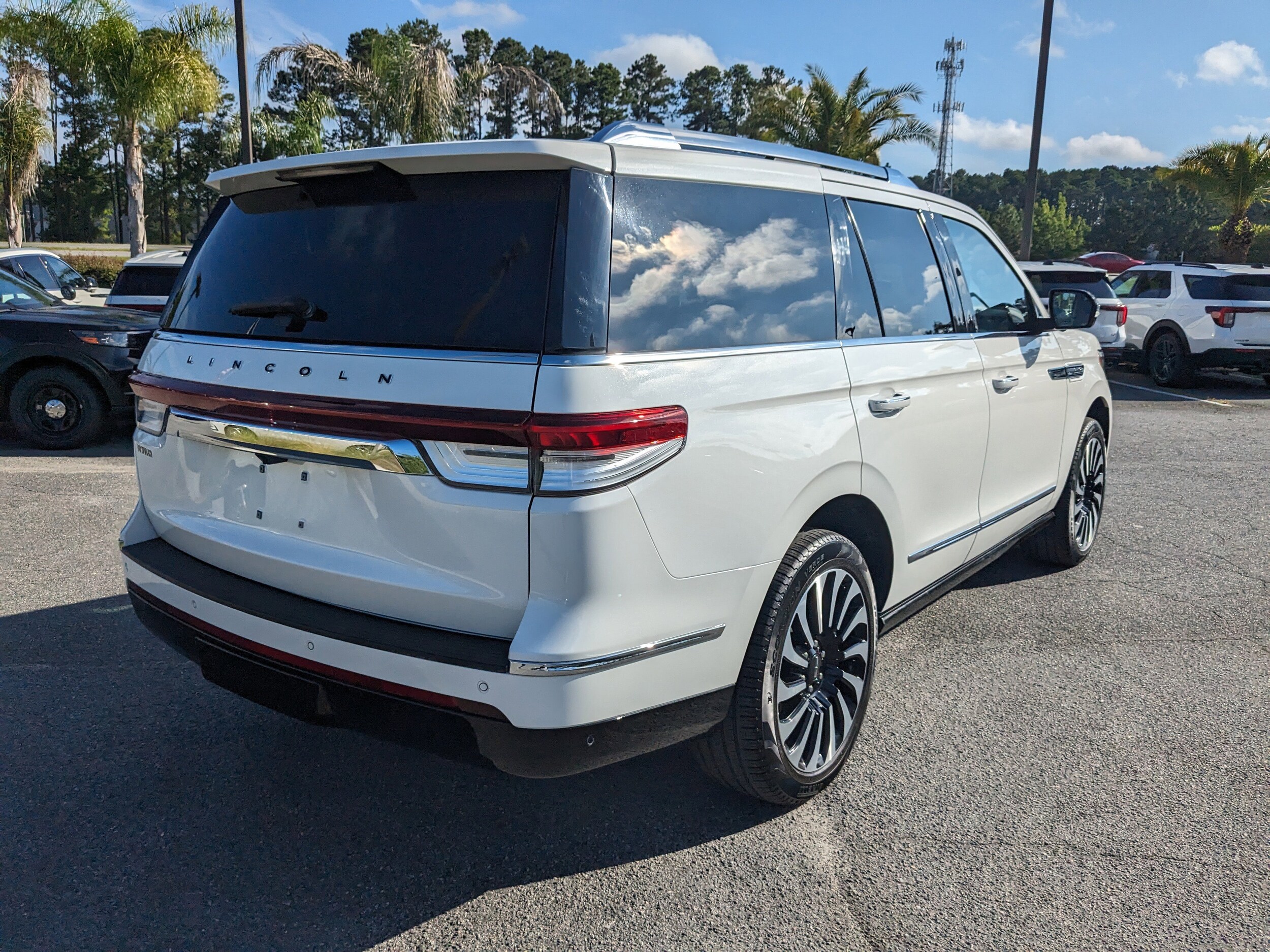 2023 Lincoln Navigator Black Label photo 3