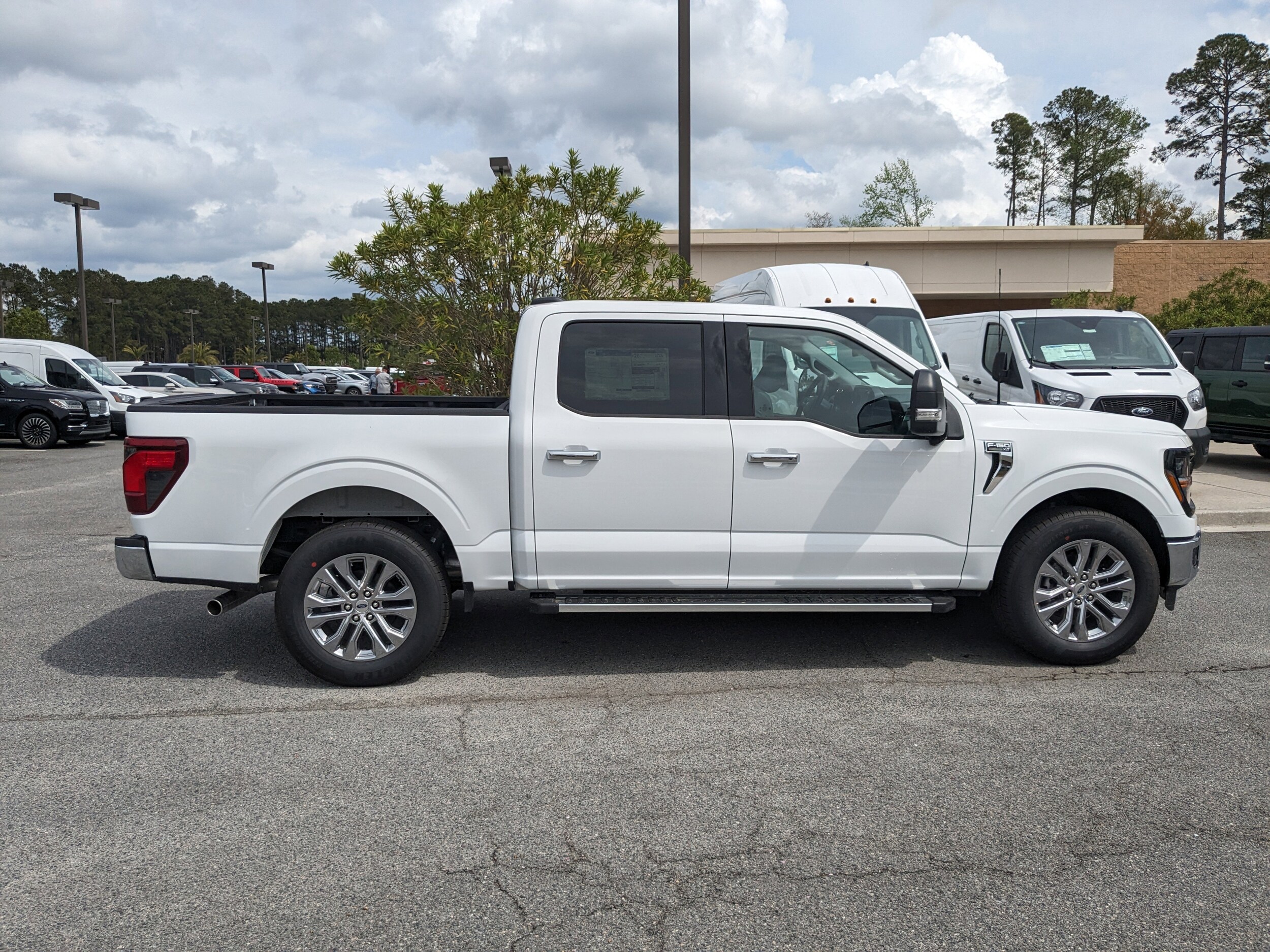 2025 Ford F-150 XLT photo 3