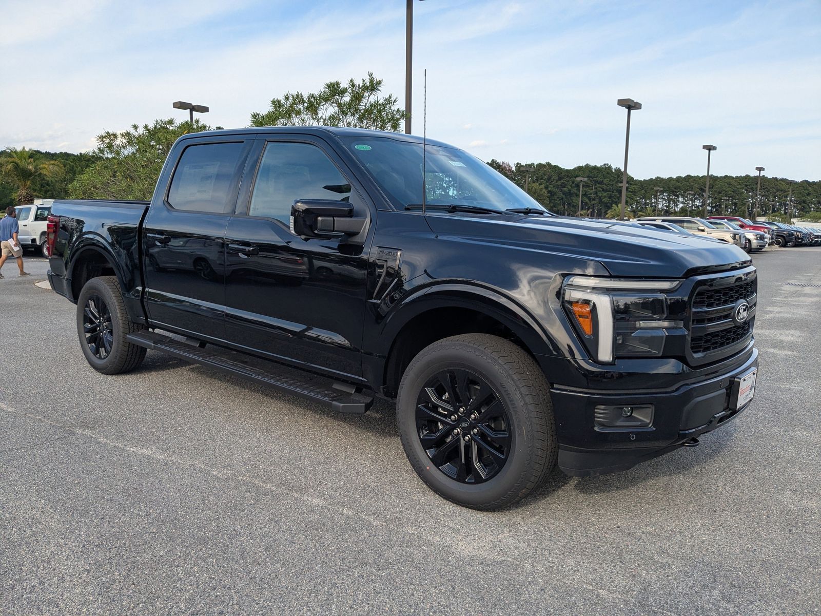 2025 Ford F-150 Lariat photo 2