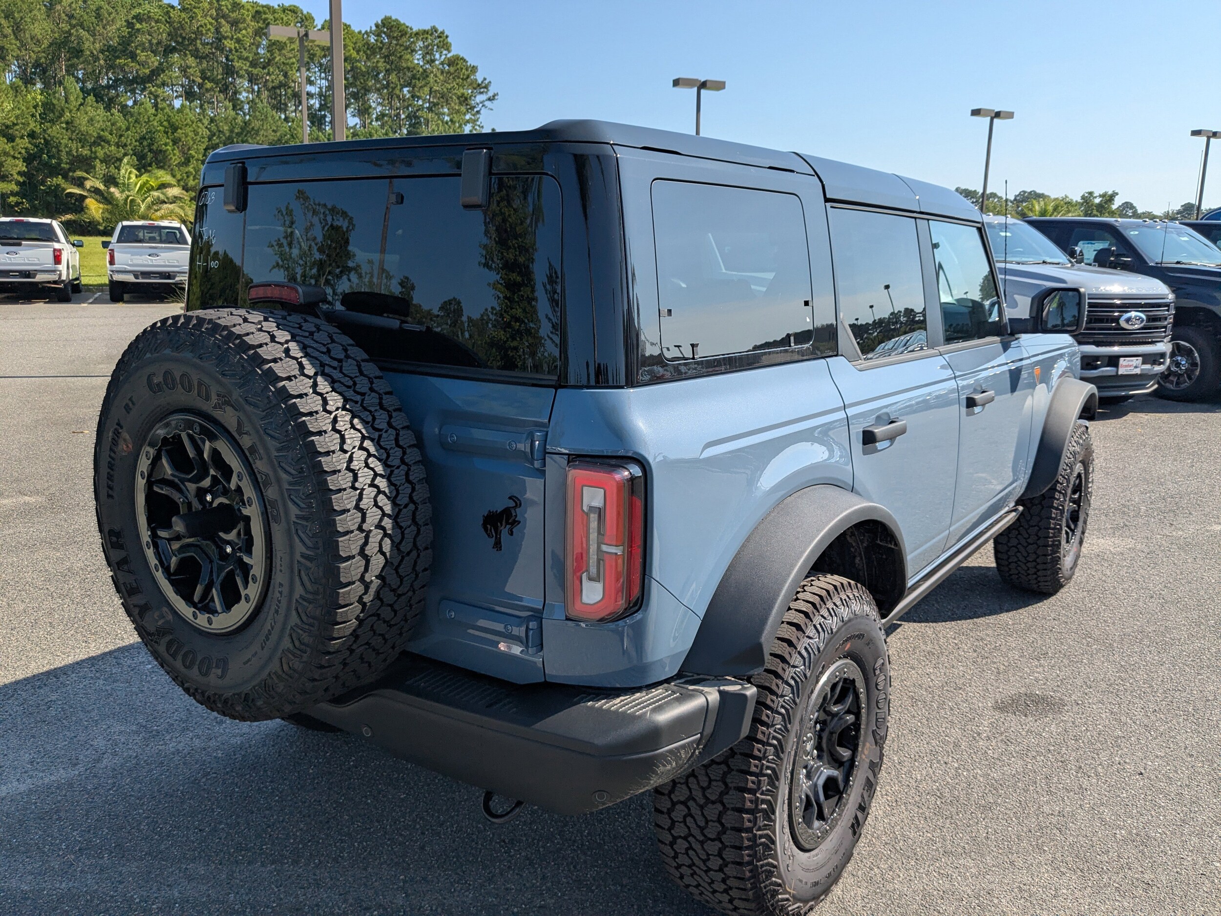 2025 Ford Bronco Badlands photo 3