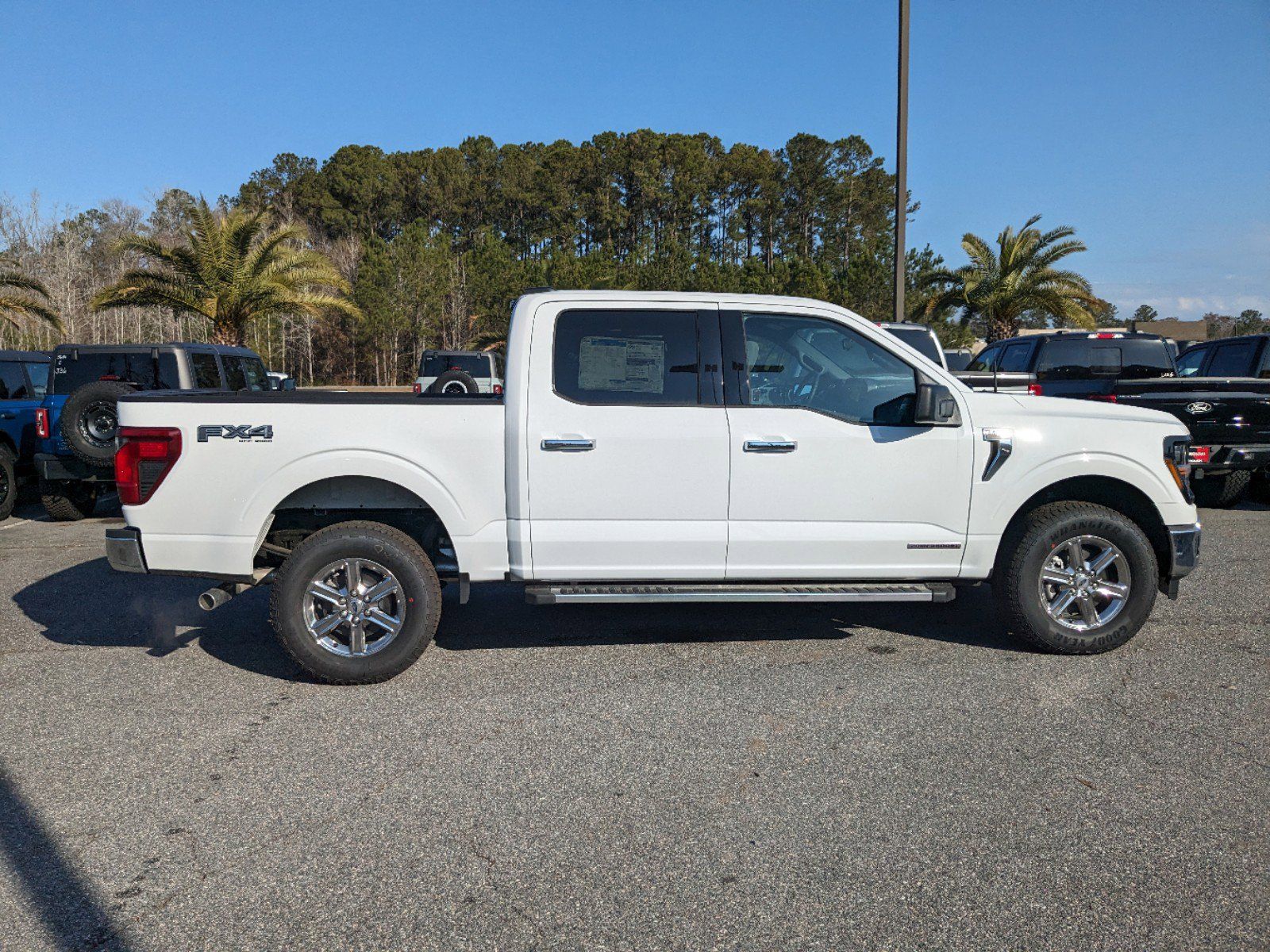 2025 Ford F-150 XLT photo 2