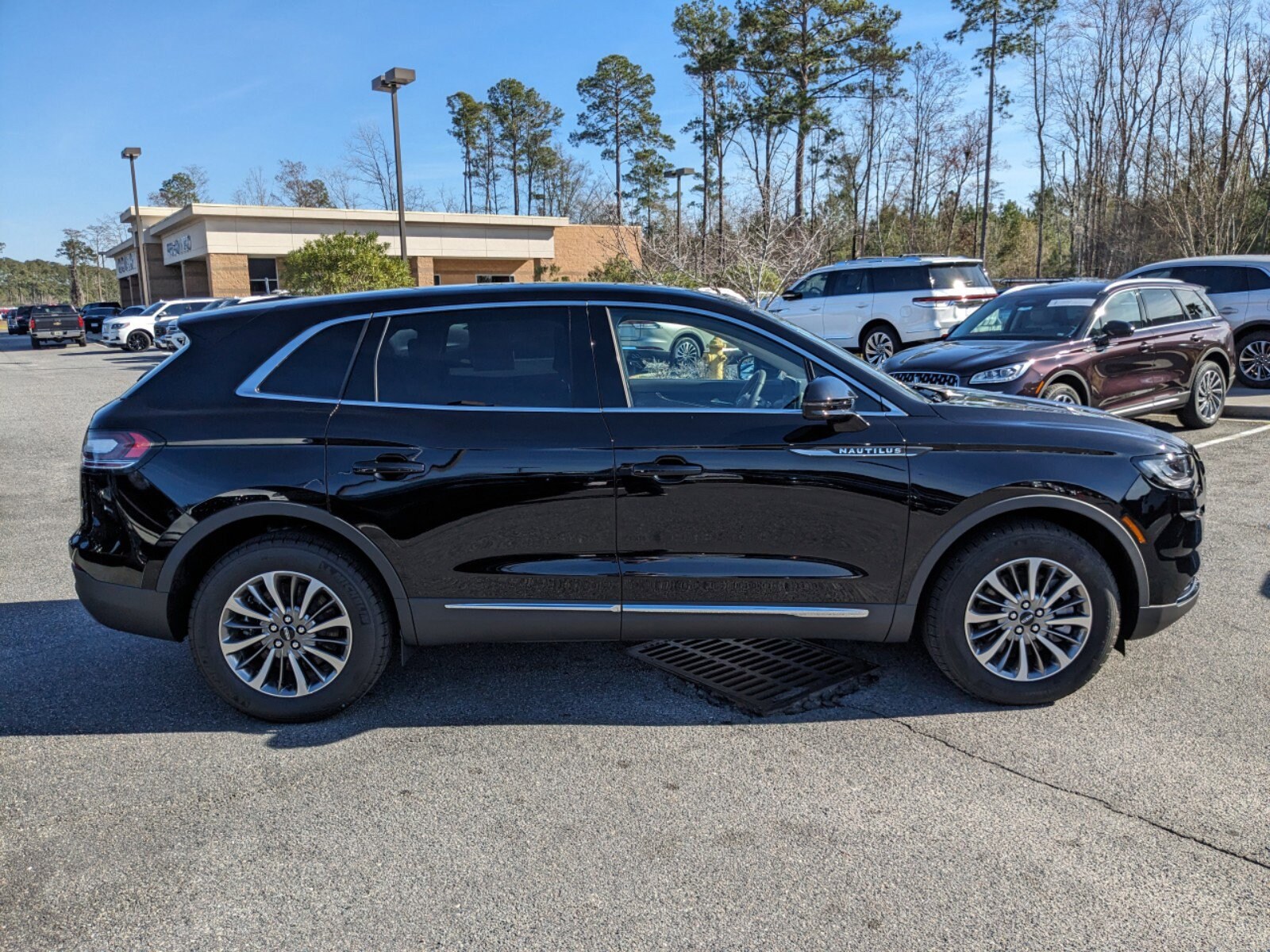 2023 Lincoln Nautilus Standard photo 3