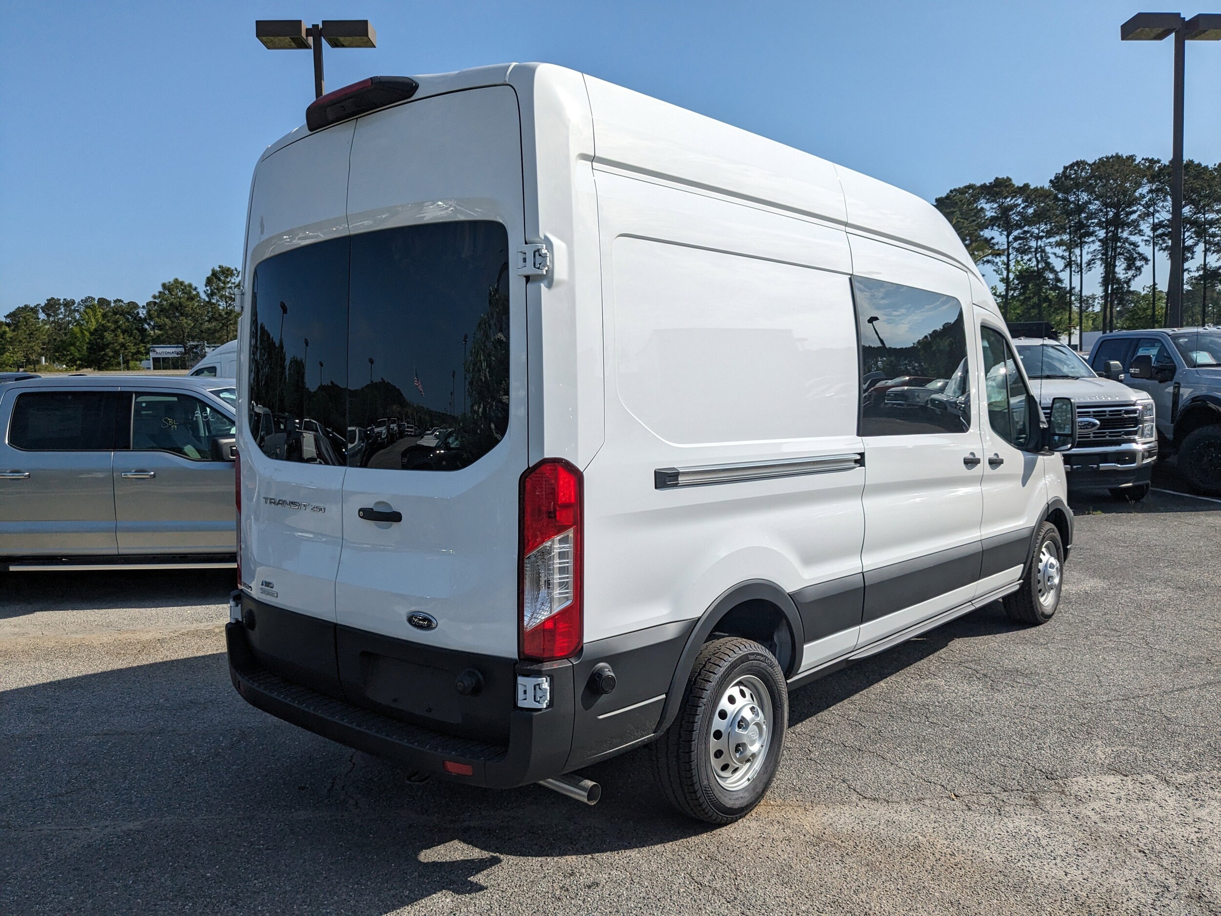 2025 Ford Transit photo 4