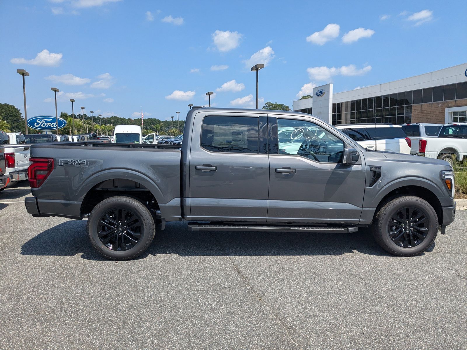 2025 Ford F-150 Lariat photo 3