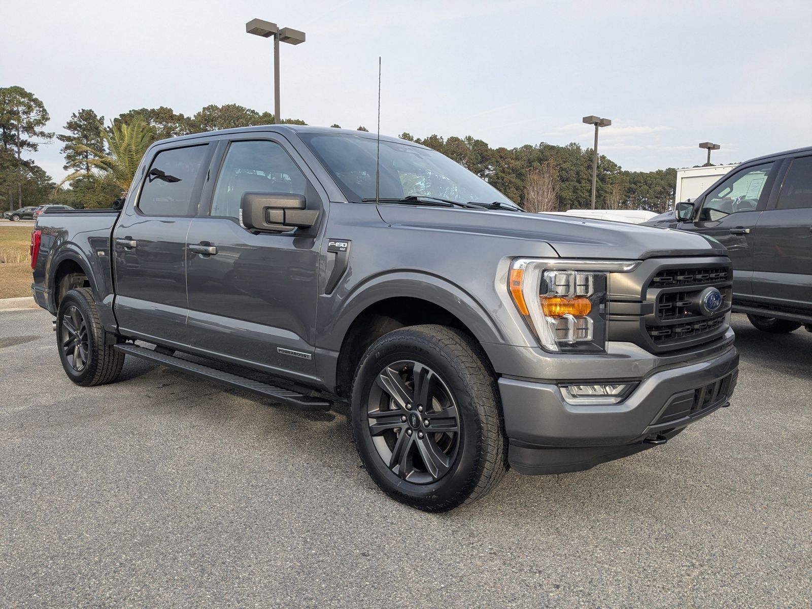2023 Ford F-150 XLT photo 2