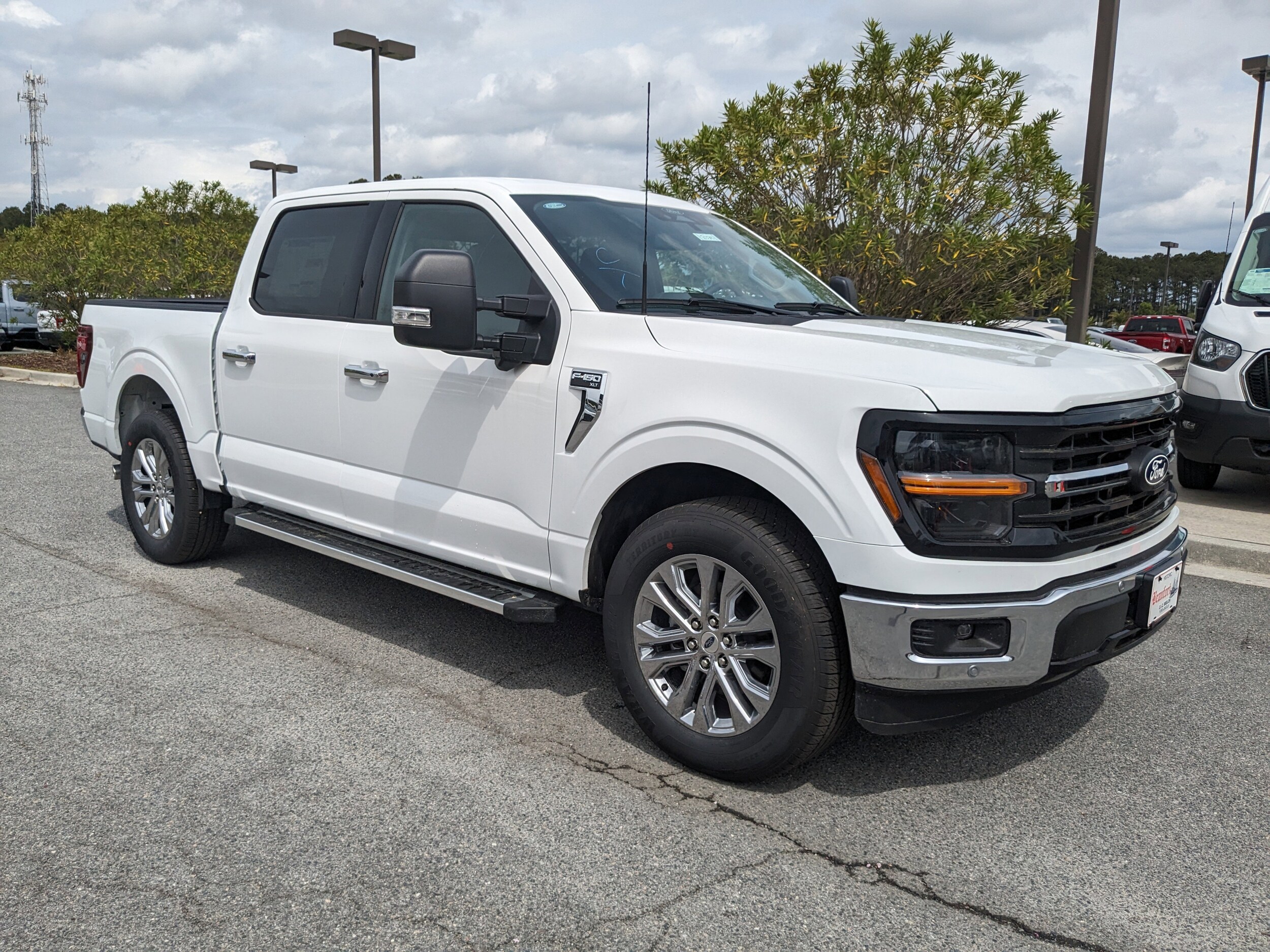 2025 Ford F-150 XLT photo 2