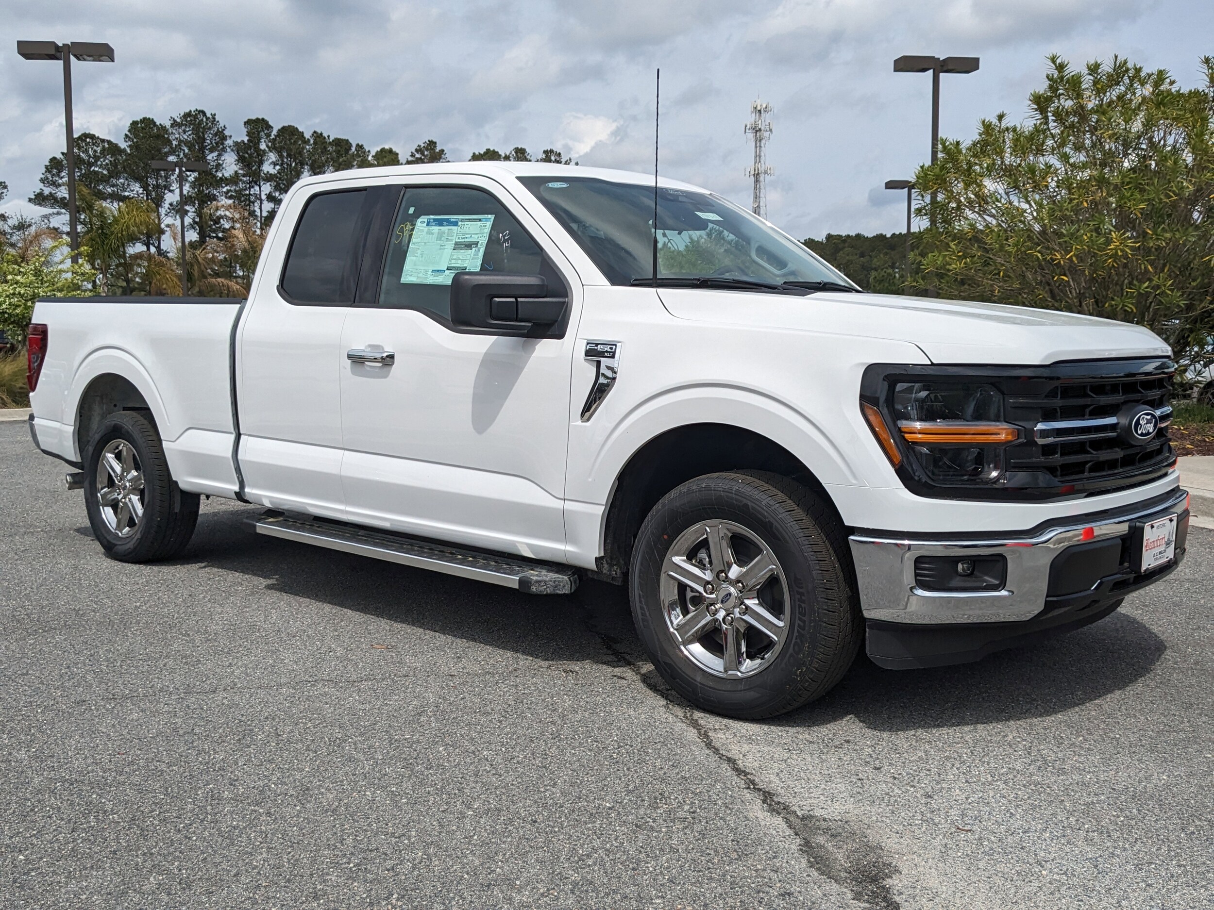 2025 Ford F-150 XLT photo 2