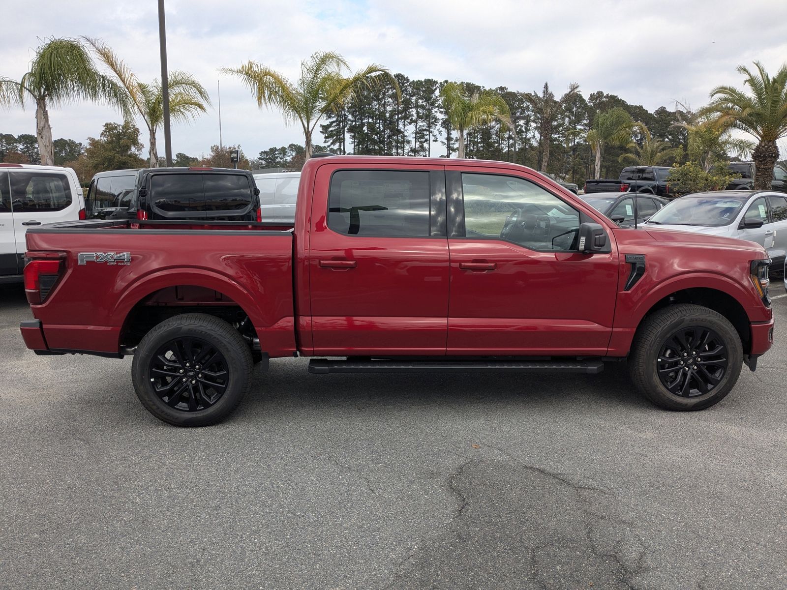 2025 Ford F-150 XLT photo 2