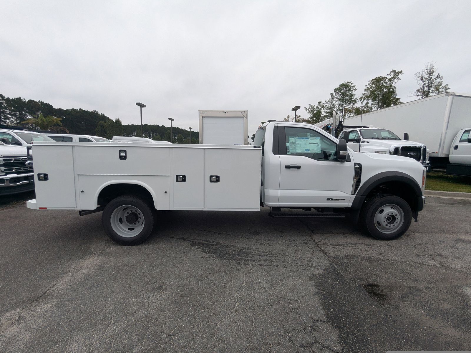 2025 Ford F-550 XL photo 2
