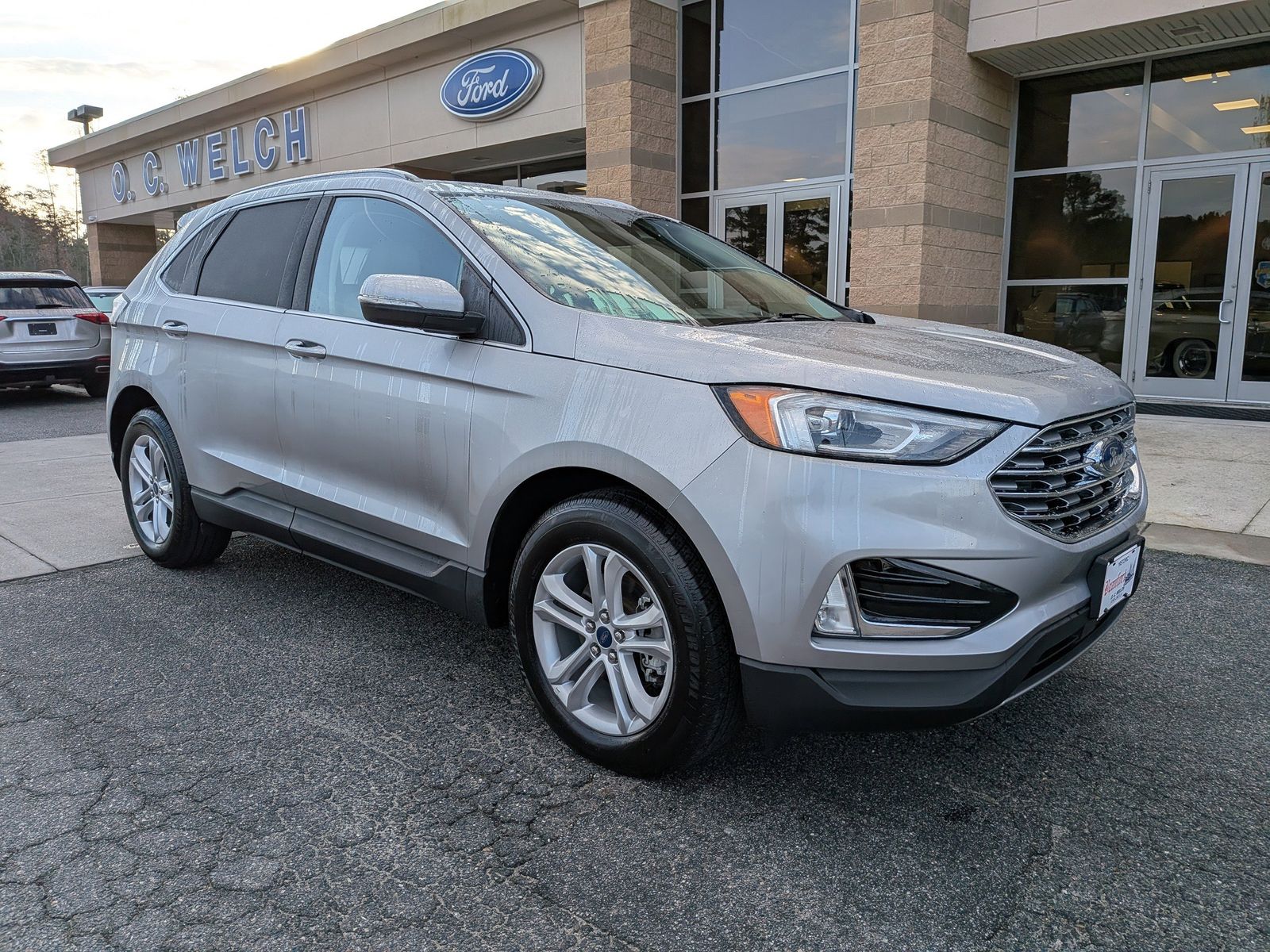 2020 Ford Edge SEL photo 2