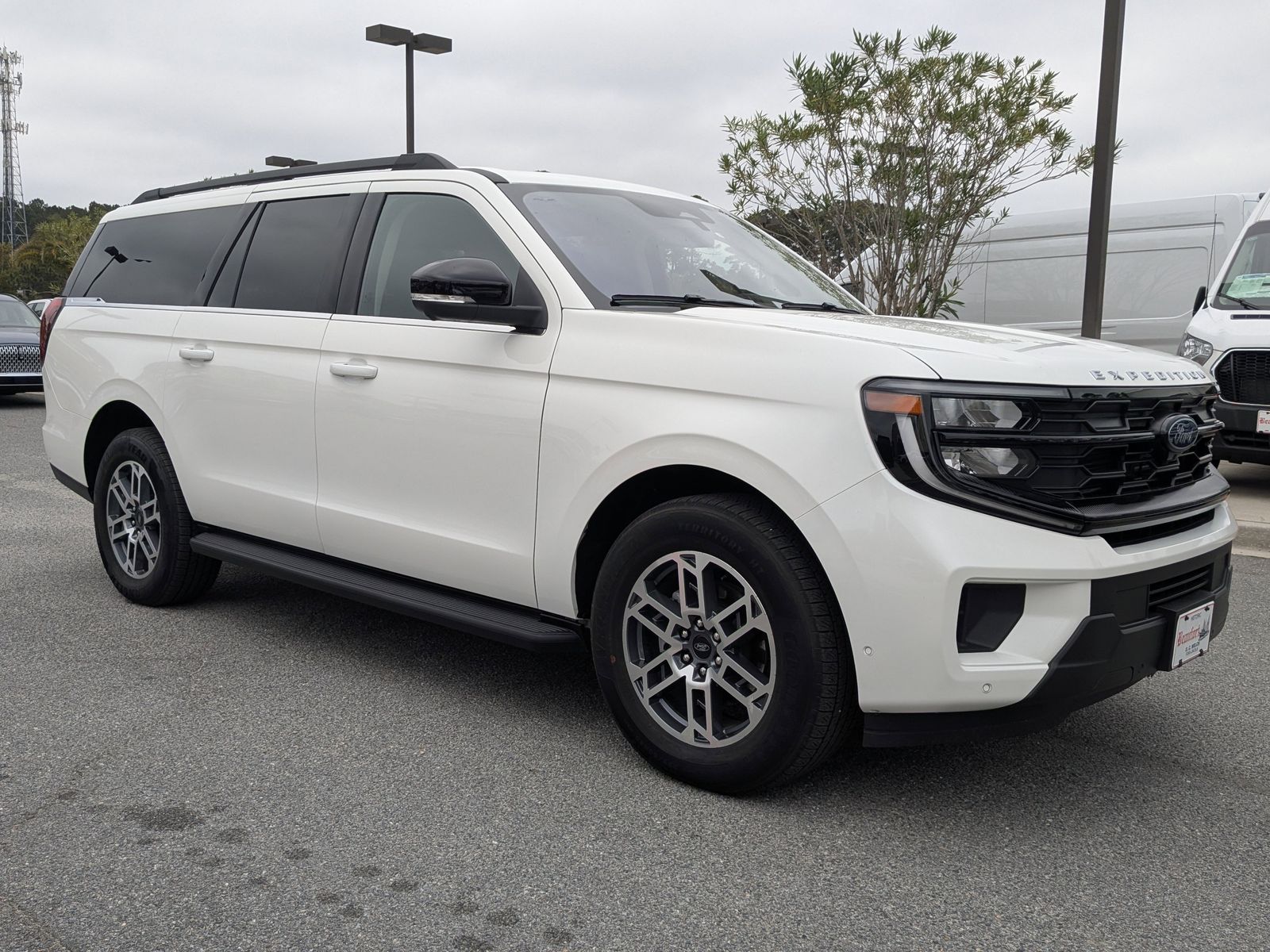 2025 Ford Expedition MAX photo 2