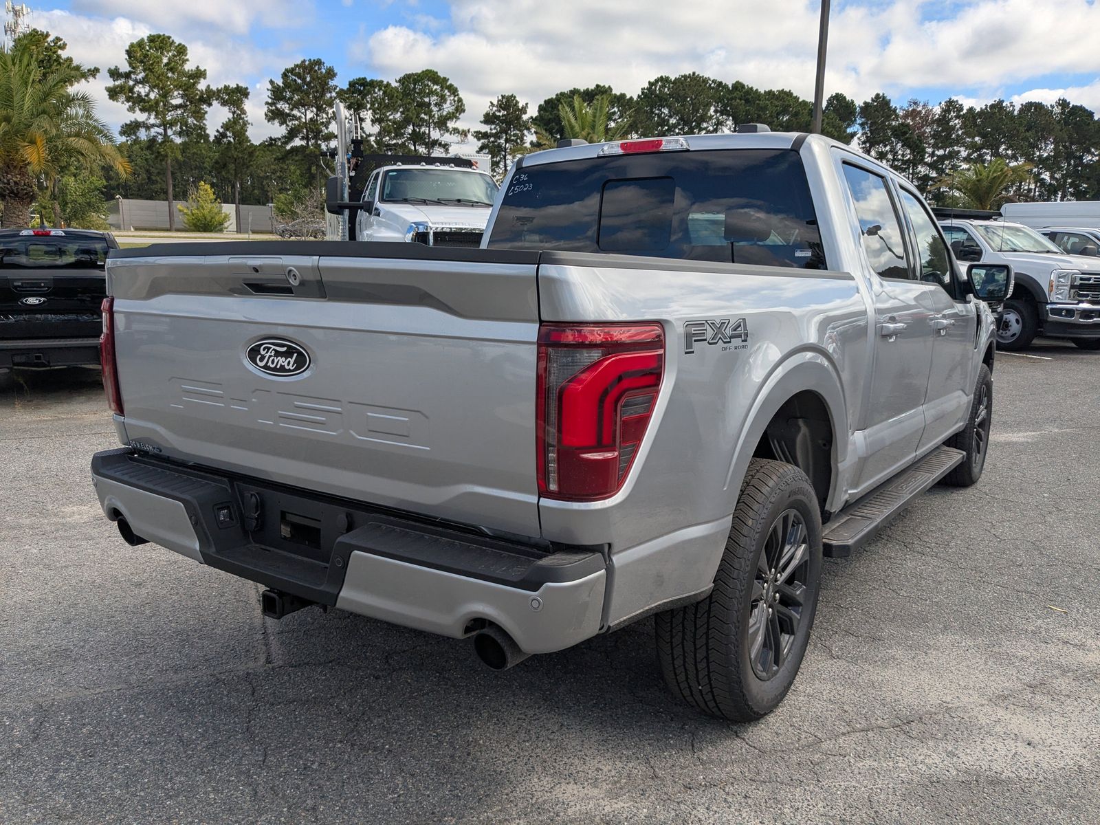 2025 Ford F-150 Lariat photo 4