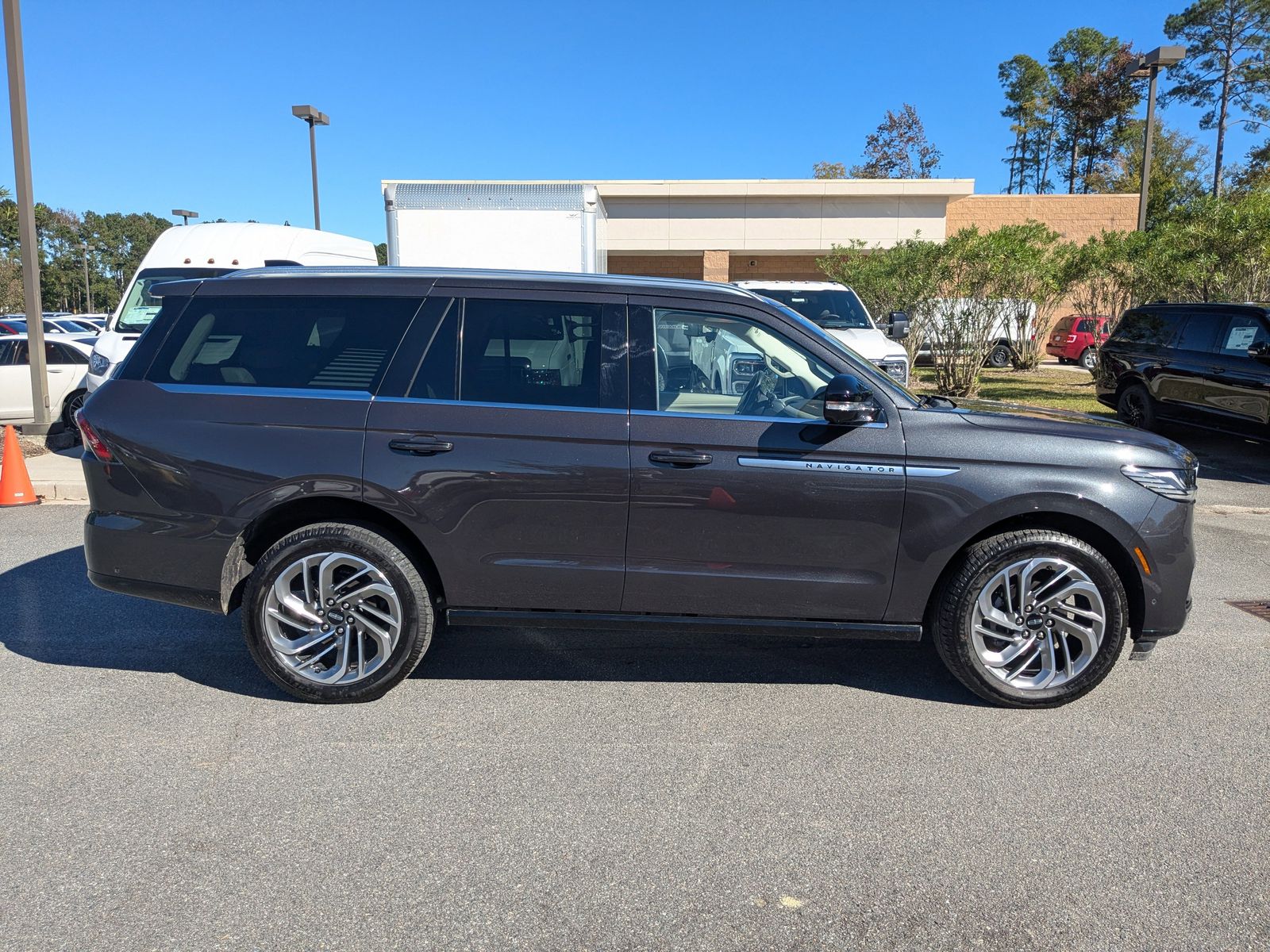 2025 Lincoln Navigator Reserve photo 3
