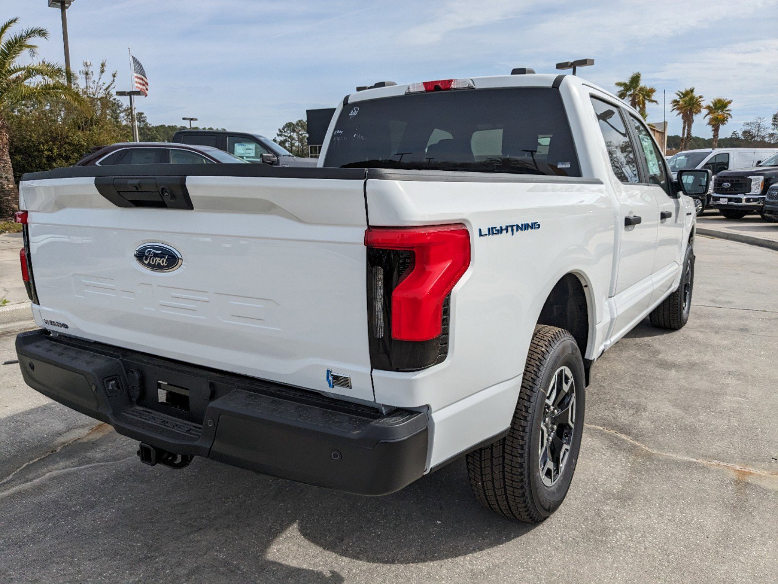 2023 Ford F-150 Lightning photo 4