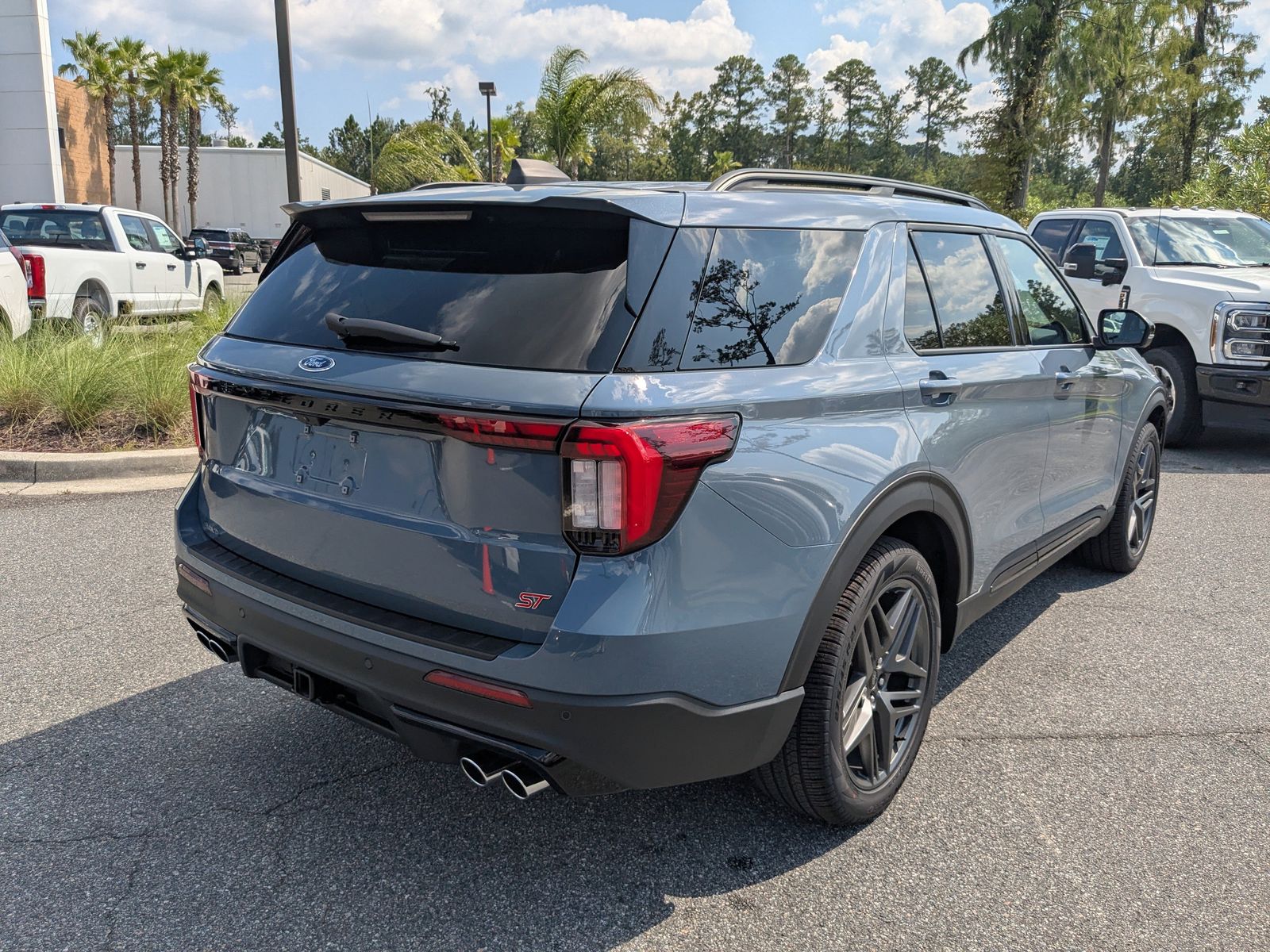 2025 Ford Explorer ST photo 3