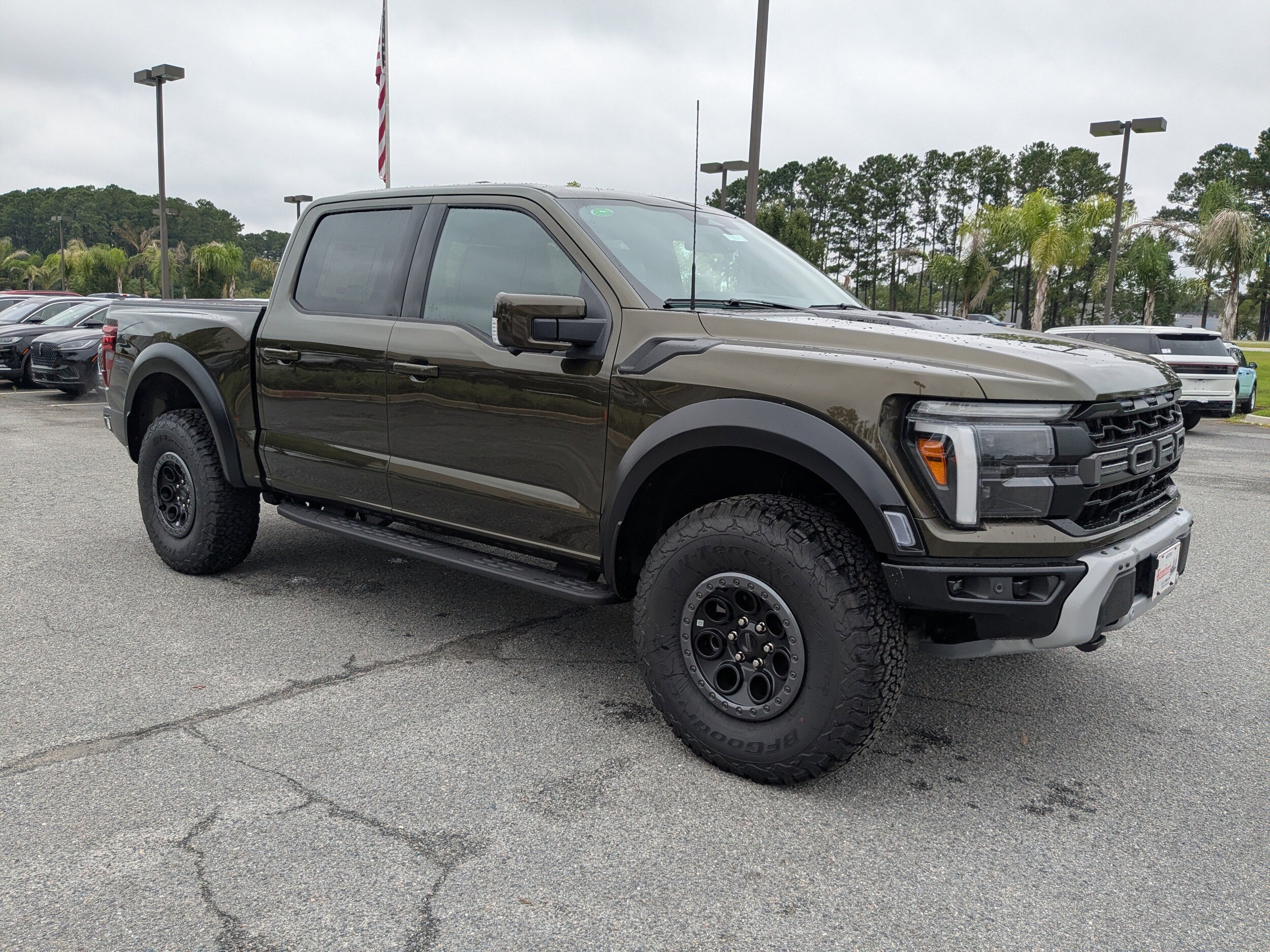 2025 Ford F-150 Raptor photo 2