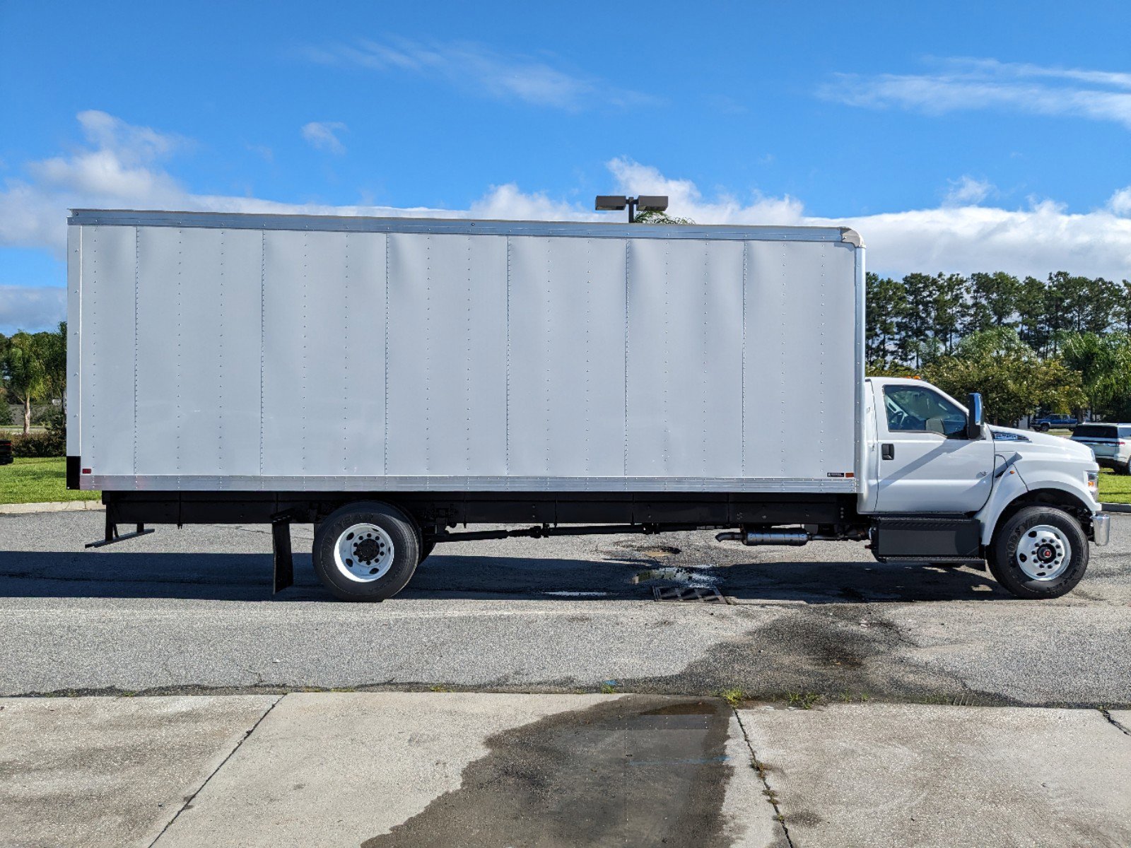 2025 Ford F-750 Base photo 3